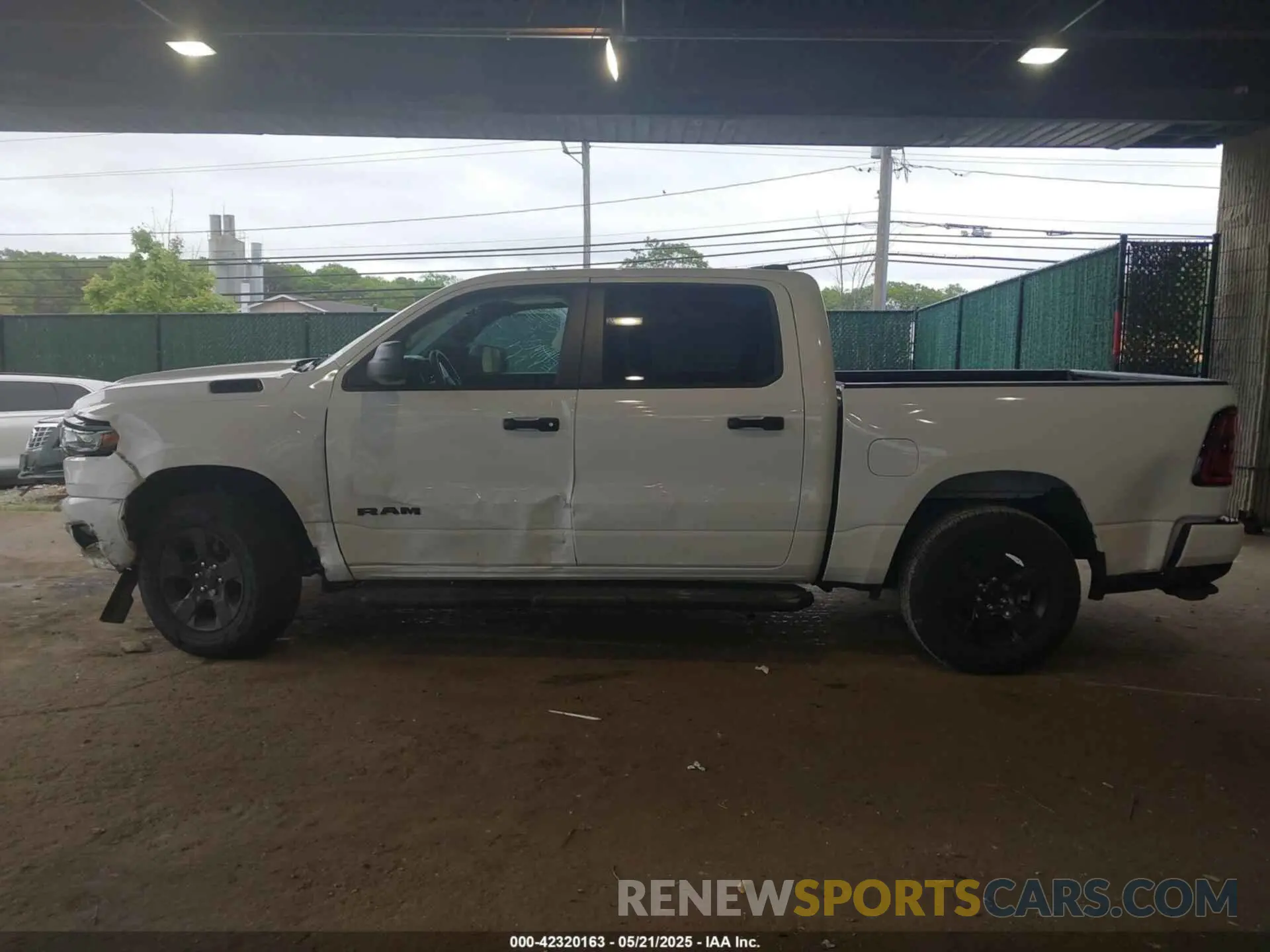 14 fotografías del automóvil dañado 1C6RRFGG2SN666762 RAM 1500 2025