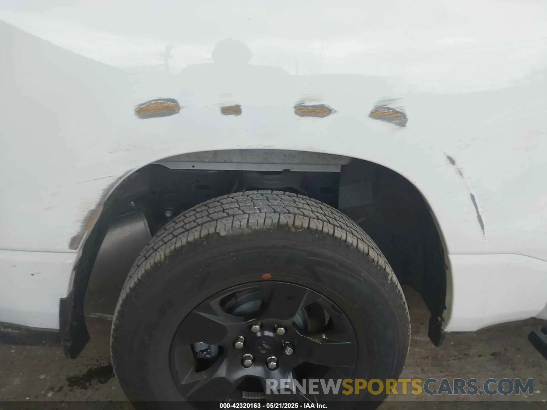 19 fotografías del automóvil dañado 1C6RRFGG2SN666762 RAM 1500 2025