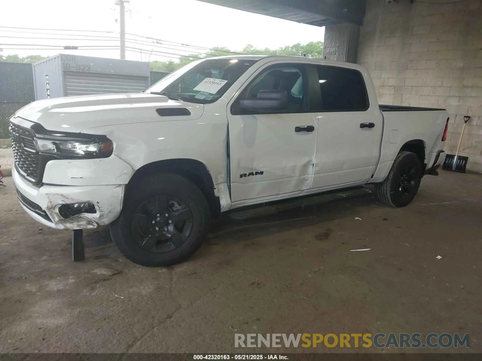 2 fotografías del automóvil dañado 1C6RRFGG2SN666762 RAM 1500 2025