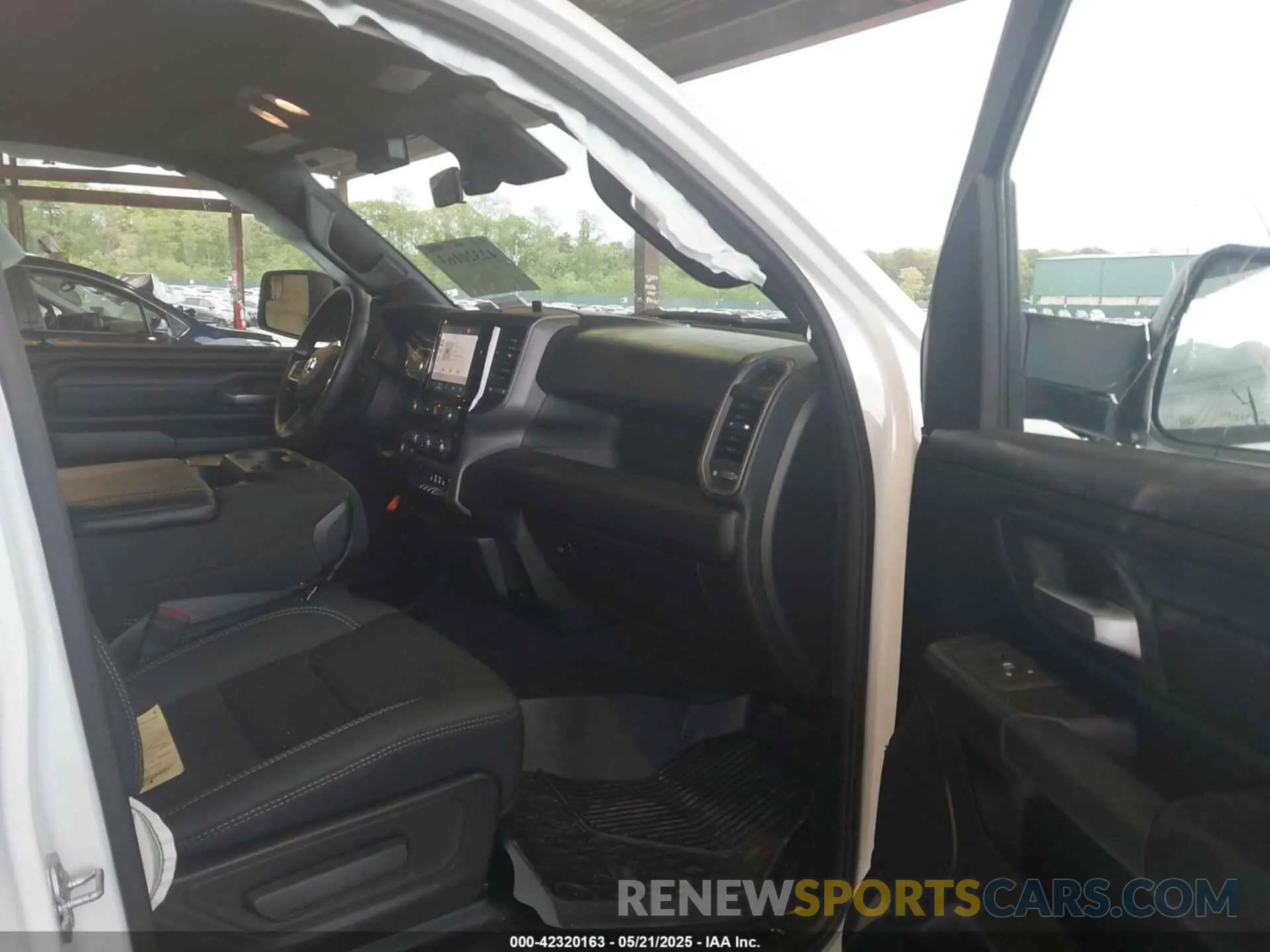 5 fotografías del automóvil dañado 1C6RRFGG2SN666762 RAM 1500 2025