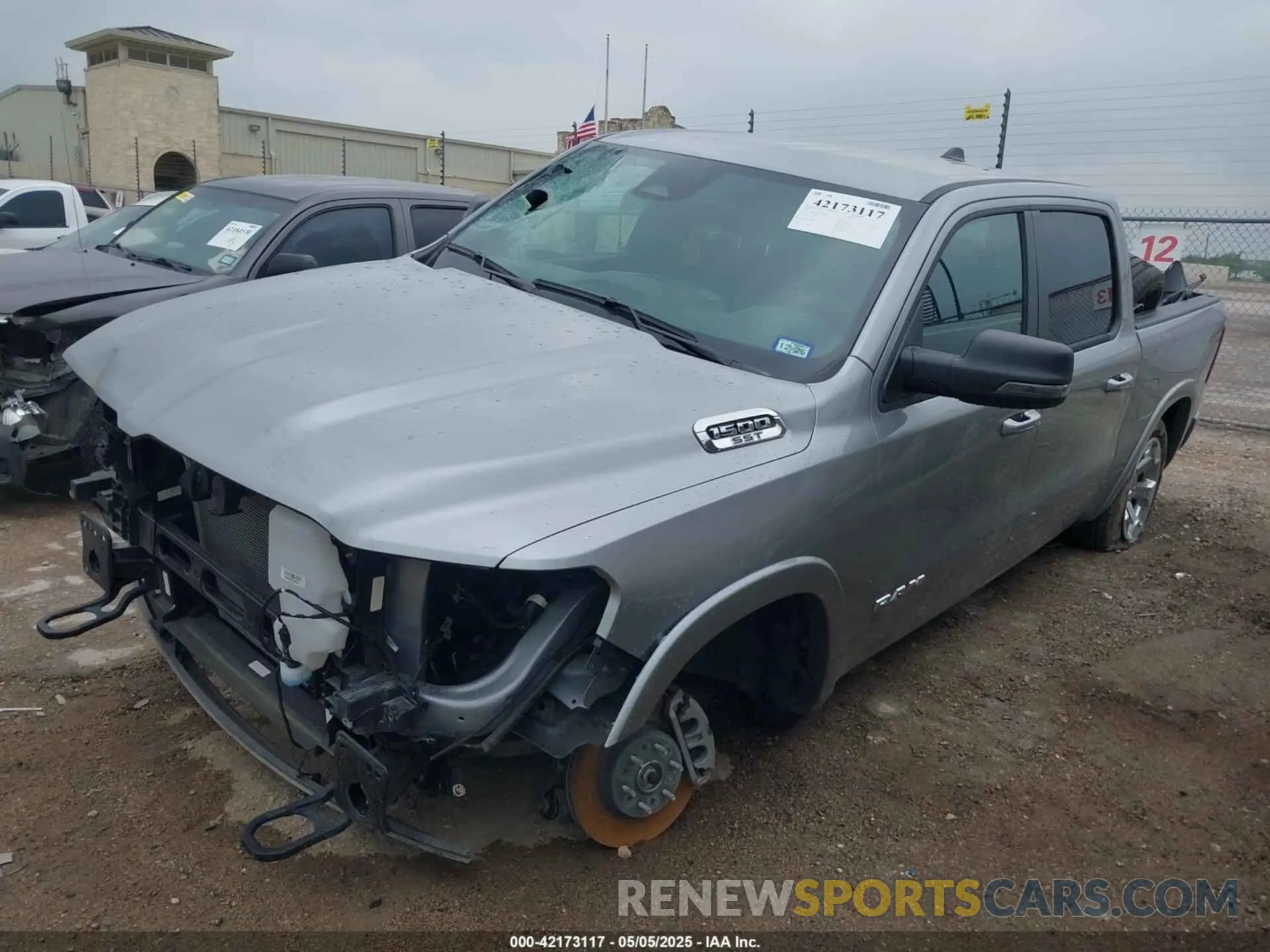 2 fotografías del automóvil dañado 1C6SRFFP3SN504982 RAM 1500 2025