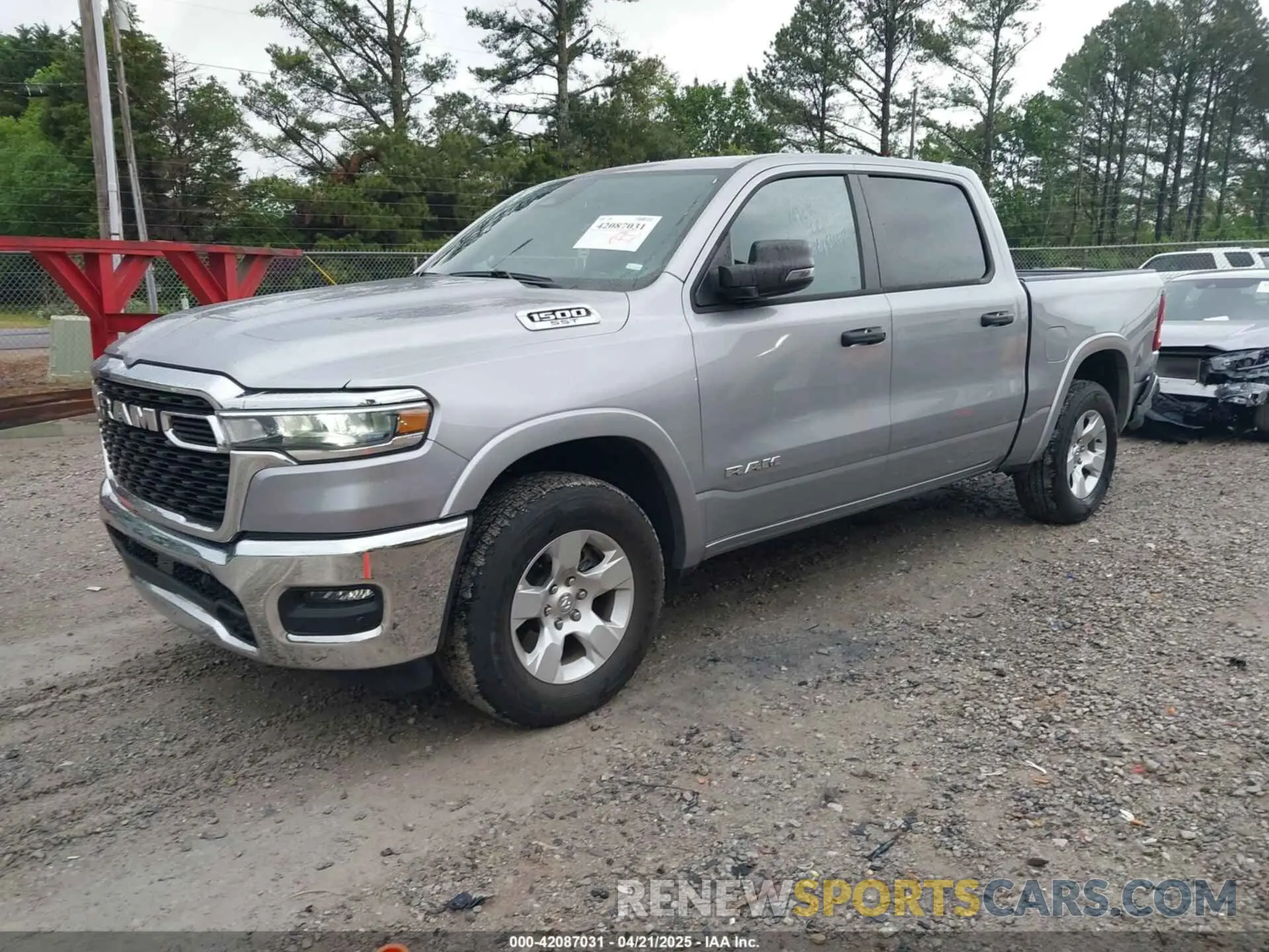 2 fotografías del automóvil dañado 1C6SRFFP3SN581030 RAM 1500 2025