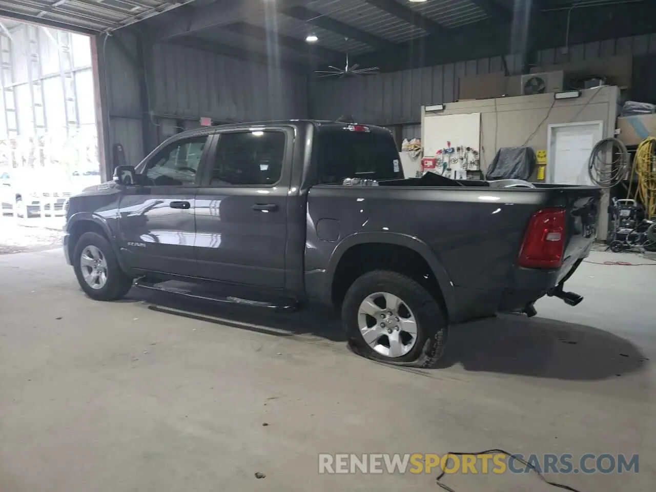 2 fotografías del automóvil dañado 1C6SRFFP3SN636561 RAM 1500 2025
