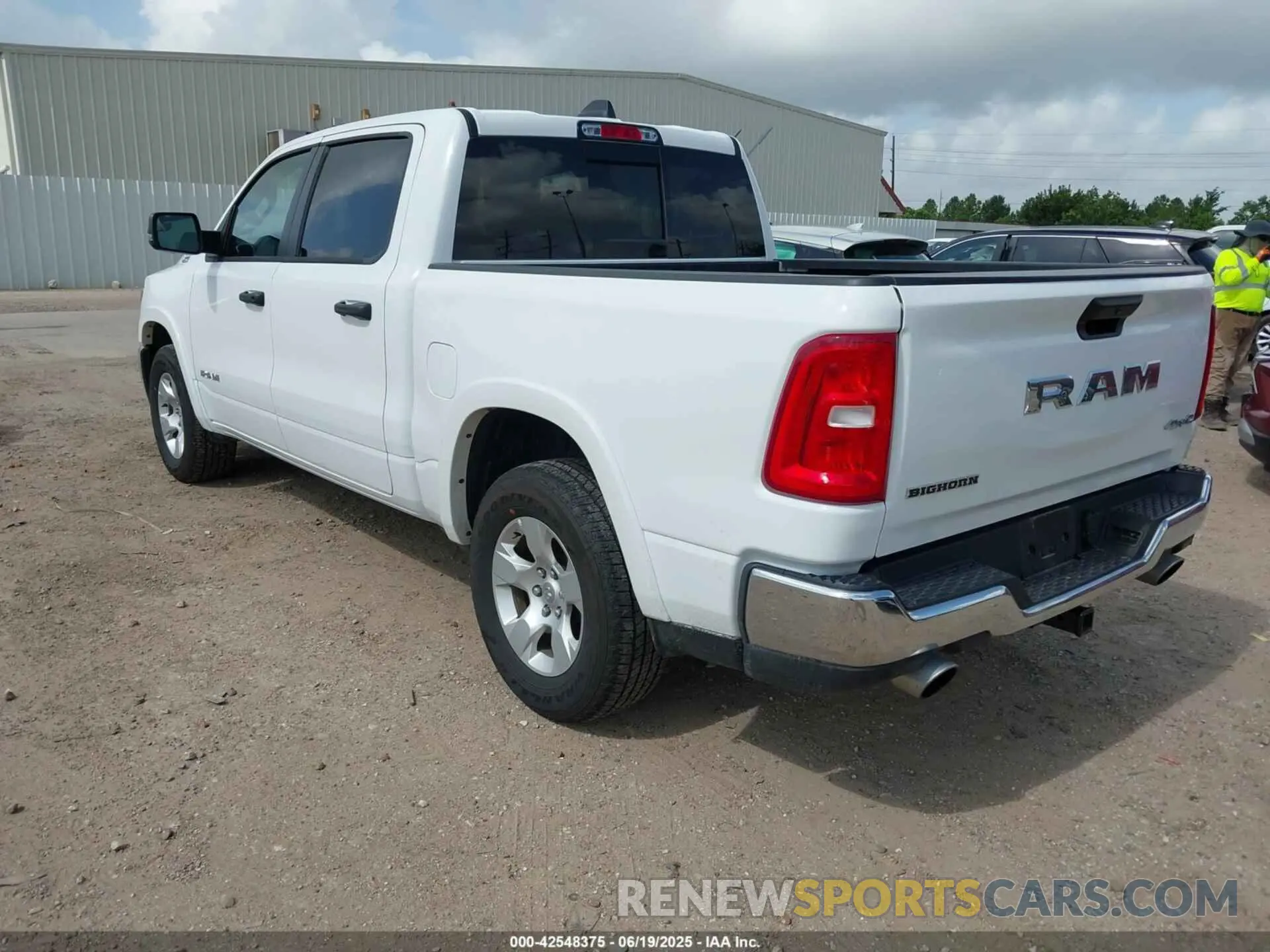 3 fotografías del automóvil dañado 1C6SRFFP6SN563041 RAM 1500 2025