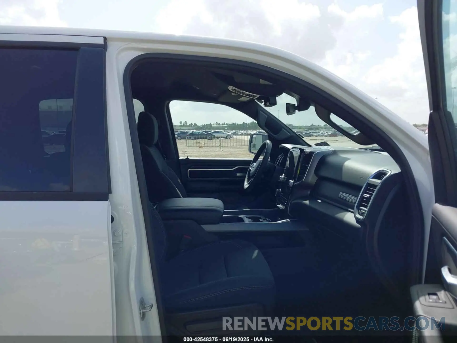 5 fotografías del automóvil dañado 1C6SRFFP6SN563041 RAM 1500 2025