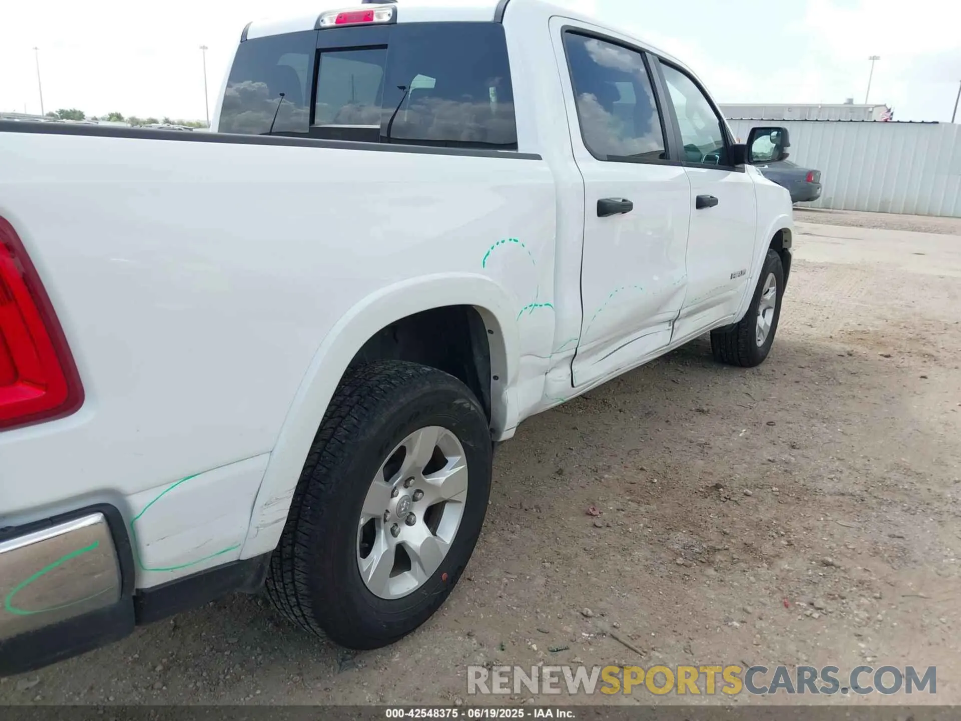 6 fotografías del automóvil dañado 1C6SRFFP6SN563041 RAM 1500 2025