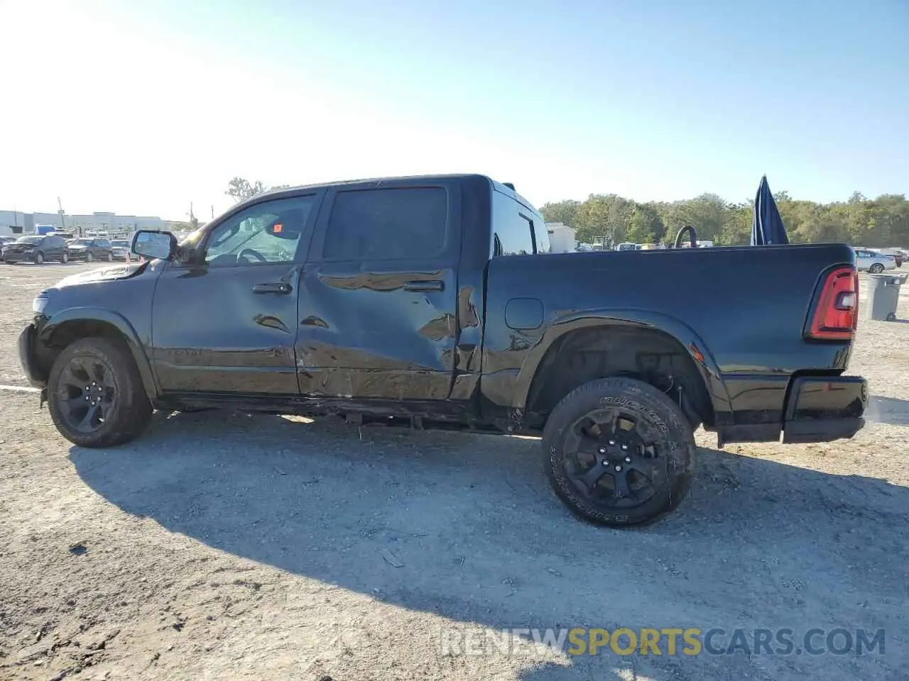 2 fotografías del automóvil dañado 1C6SRFFP8SN518134 RAM 1500 2025