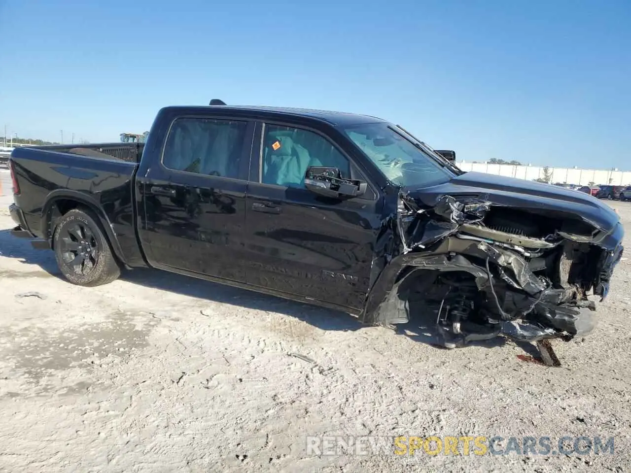 4 fotografías del automóvil dañado 1C6SRFFP8SN518134 RAM 1500 2025