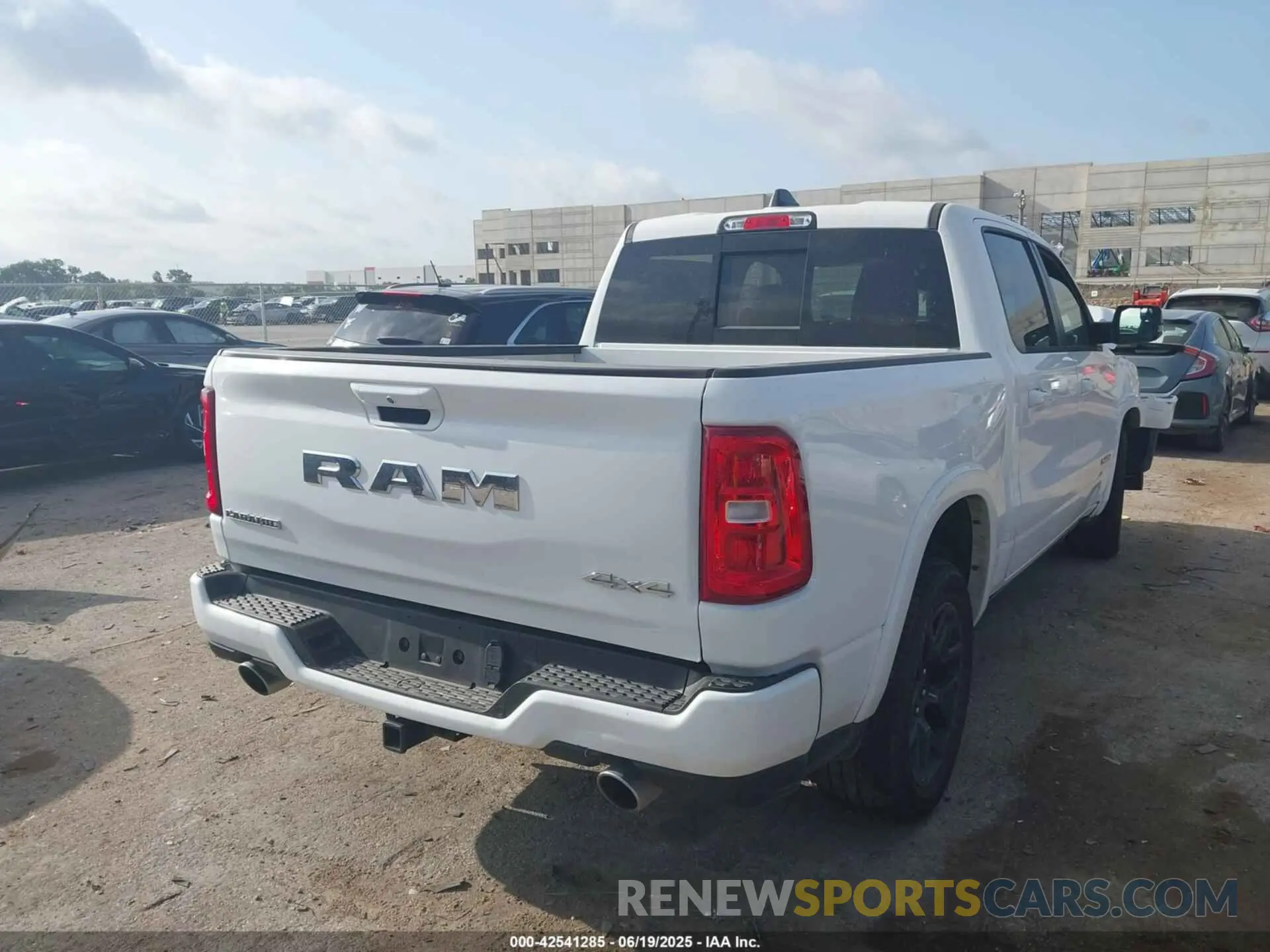 4 fotografías del automóvil dañado 1C6SRFJP6SN560714 RAM 1500 2025