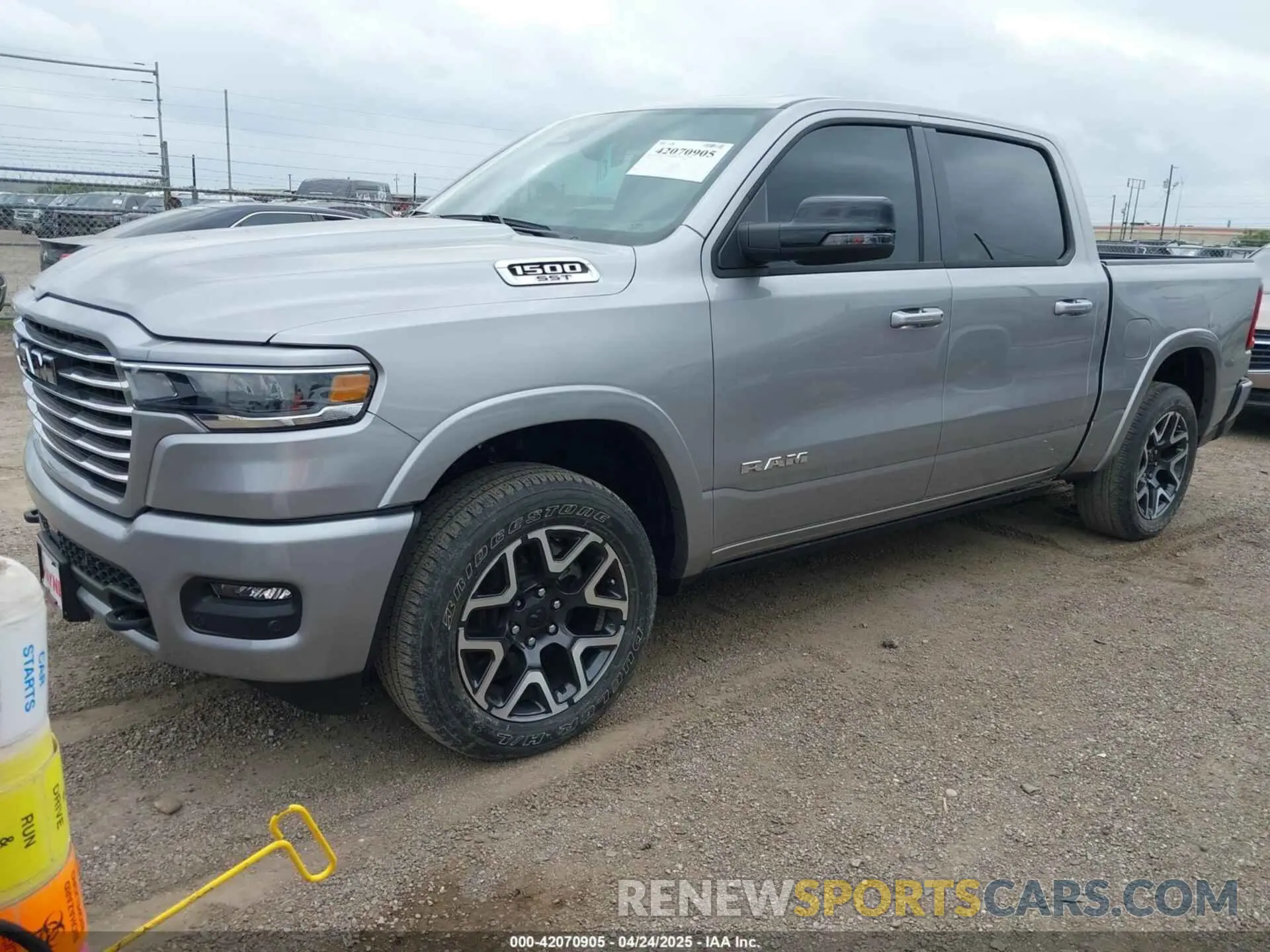 2 fotografías del automóvil dañado 1C6SRFJP6SN649022 RAM 1500 2025