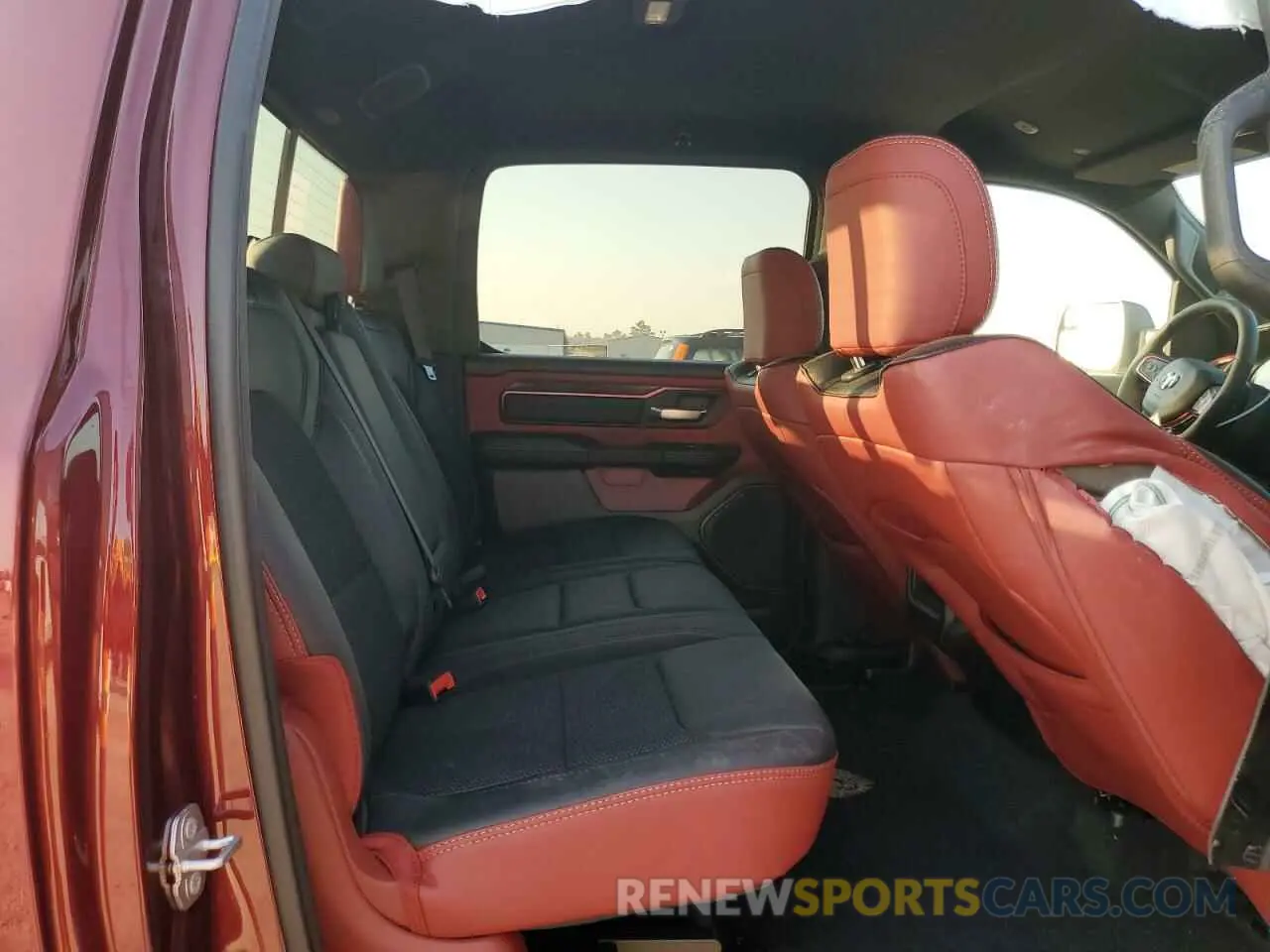 10 fotografías del automóvil dañado 1C6SRFLP7SN632789 RAM 1500 2025