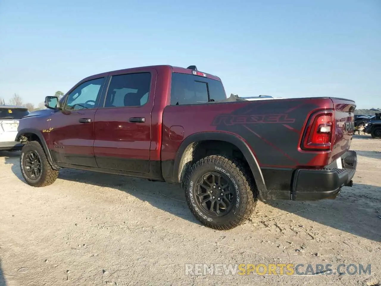 2 fotografías del automóvil dañado 1C6SRFLP7SN632789 RAM 1500 2025