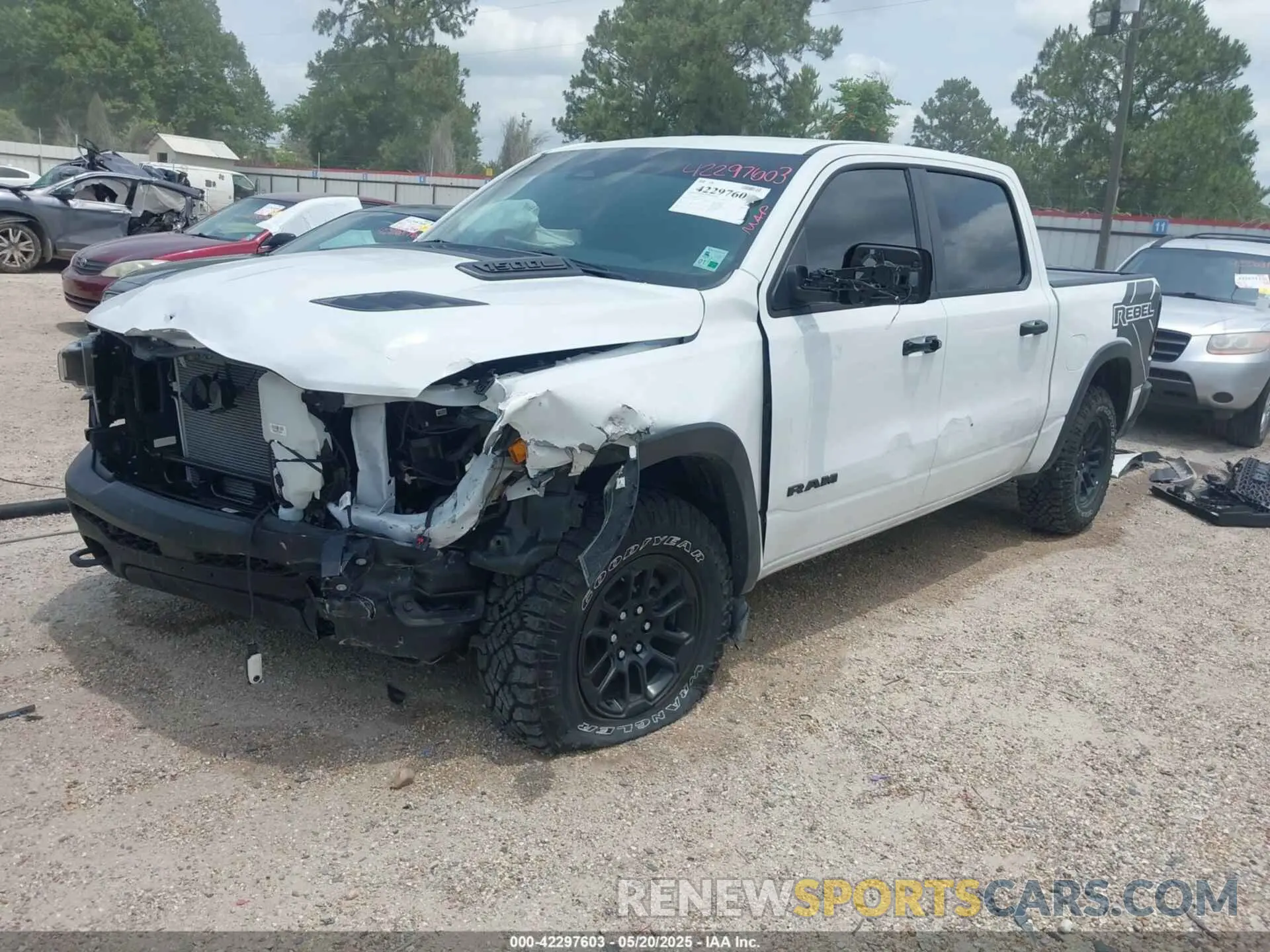 2 fotografías del automóvil dañado 1C6SRFLP9SN639467 RAM 1500 2025