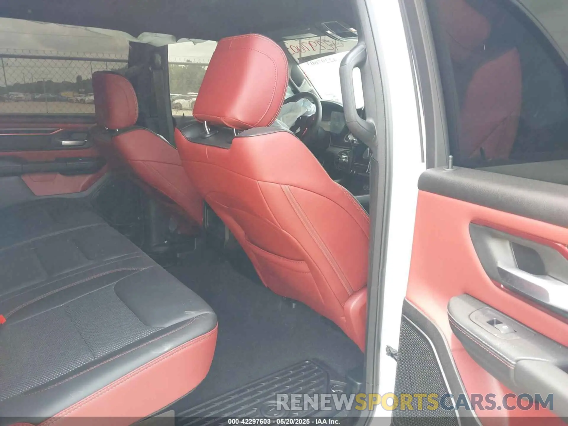 8 fotografías del automóvil dañado 1C6SRFLP9SN639467 RAM 1500 2025