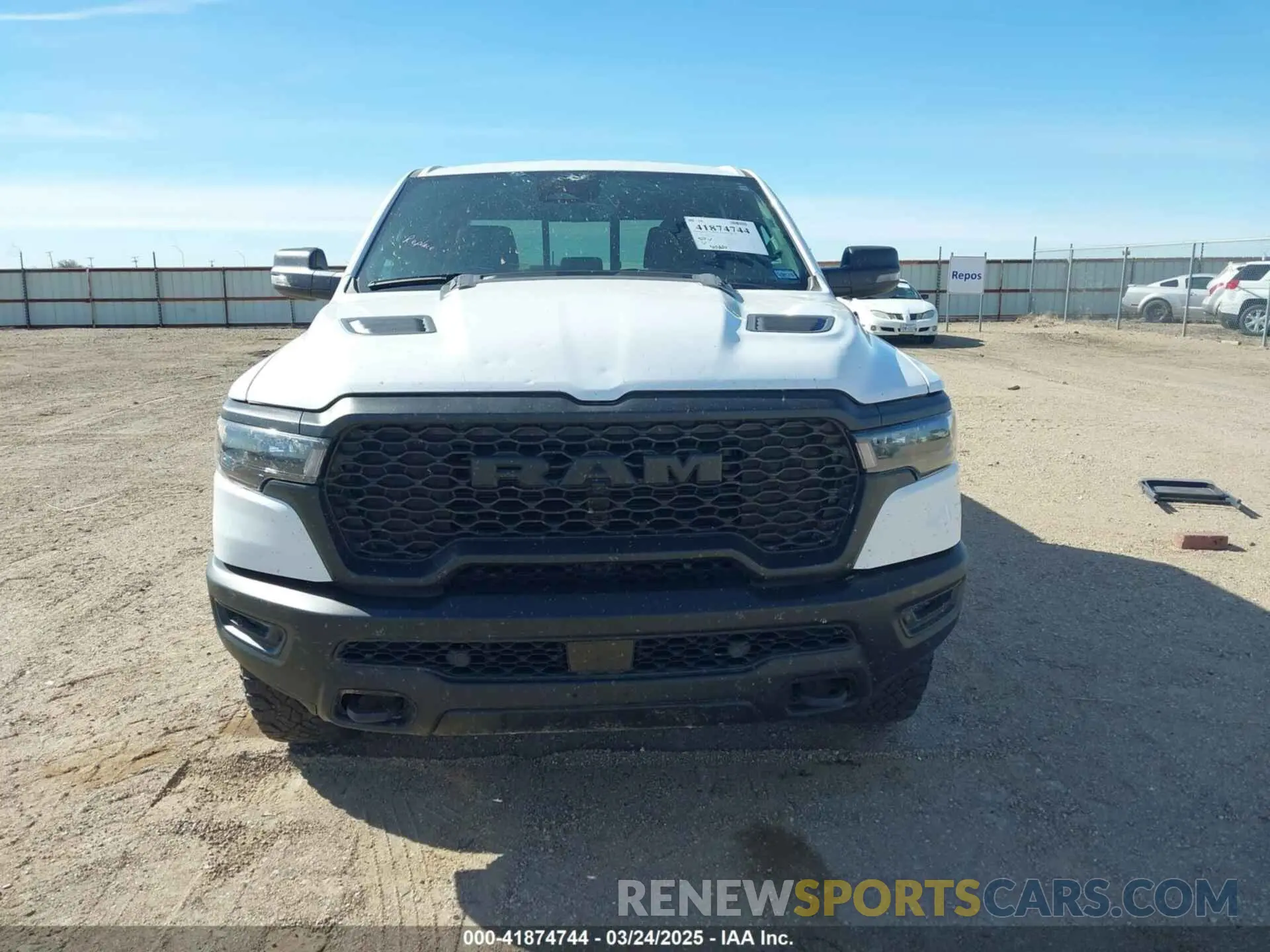 12 fotografías del automóvil dañado 1C6SRFLPXSN570384 RAM 1500 2025