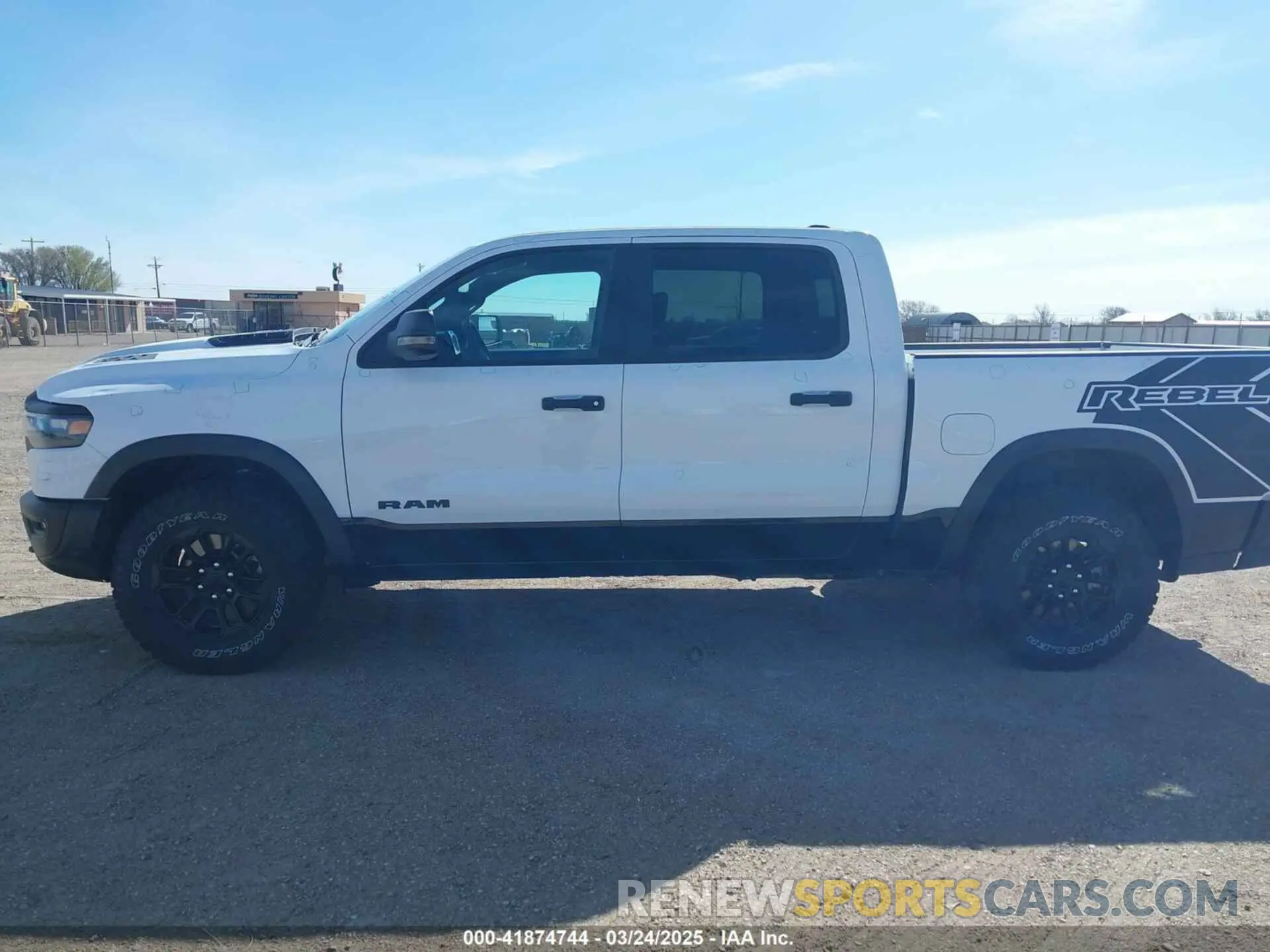 14 fotografías del automóvil dañado 1C6SRFLPXSN570384 RAM 1500 2025