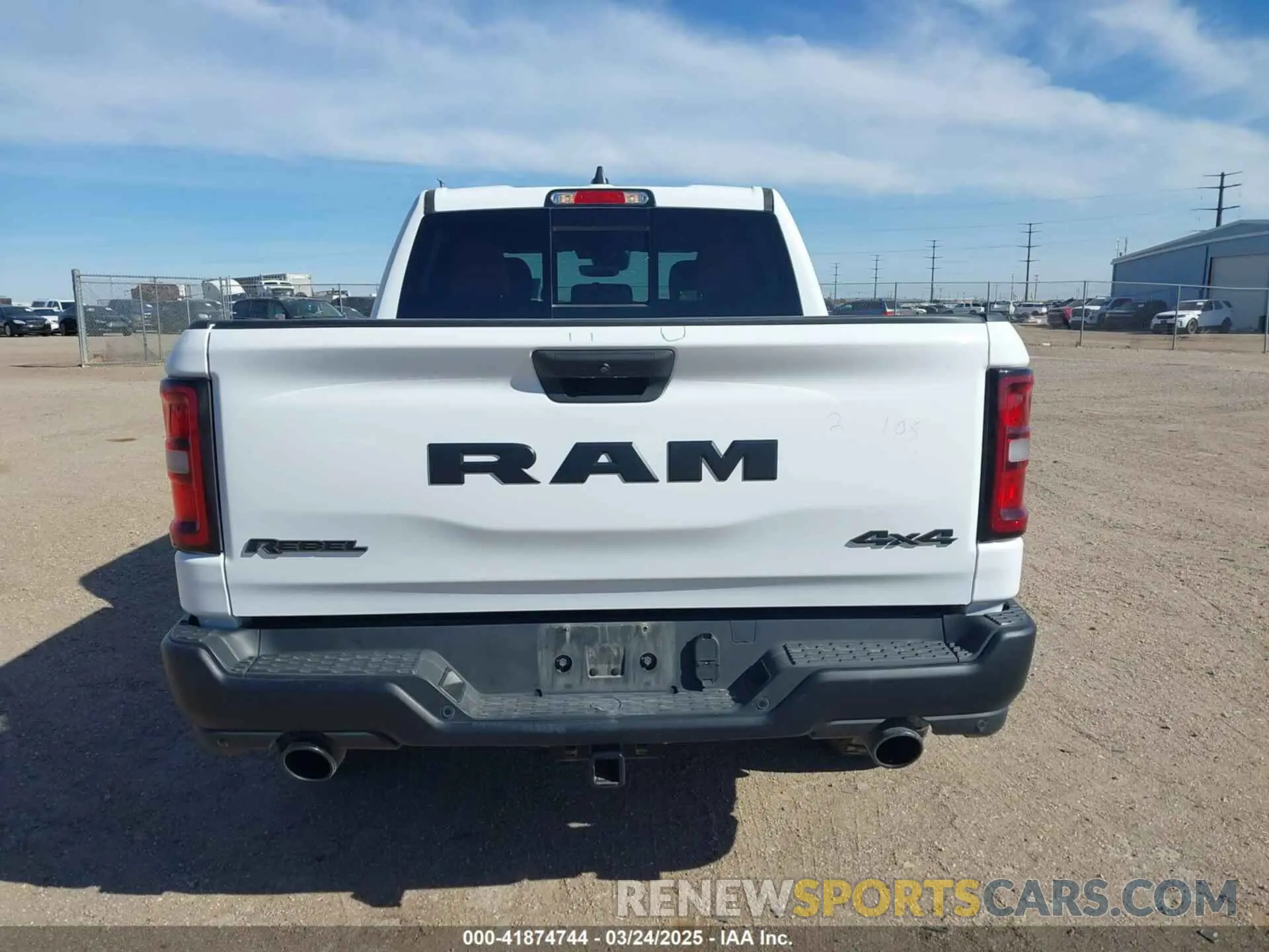 16 fotografías del automóvil dañado 1C6SRFLPXSN570384 RAM 1500 2025