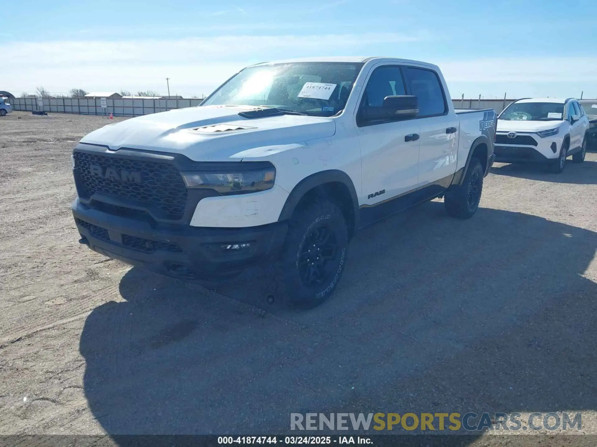 2 fotografías del automóvil dañado 1C6SRFLPXSN570384 RAM 1500 2025