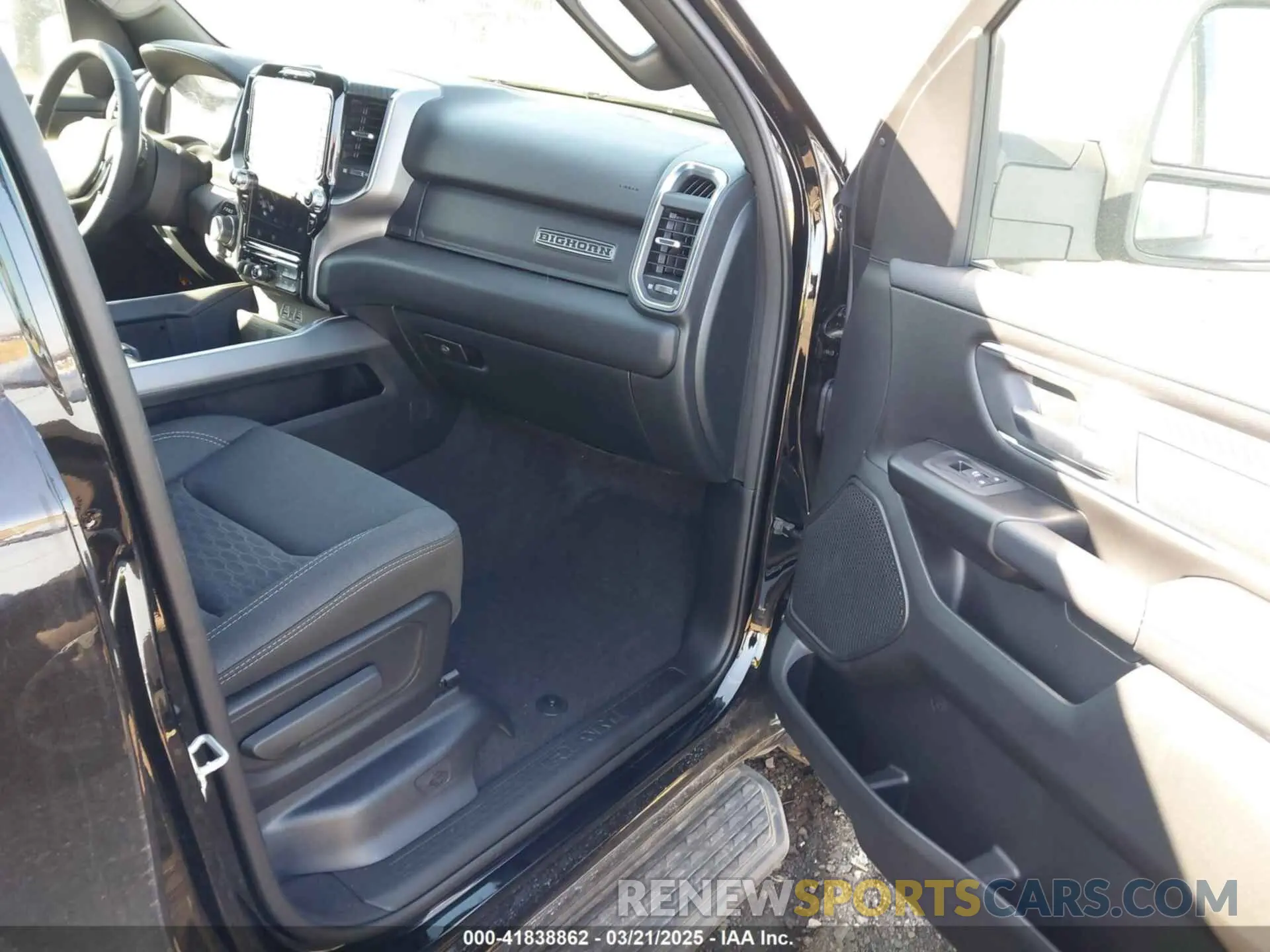 5 fotografías del automóvil dañado 1C6SRFMP2SN658960 RAM 1500 2025