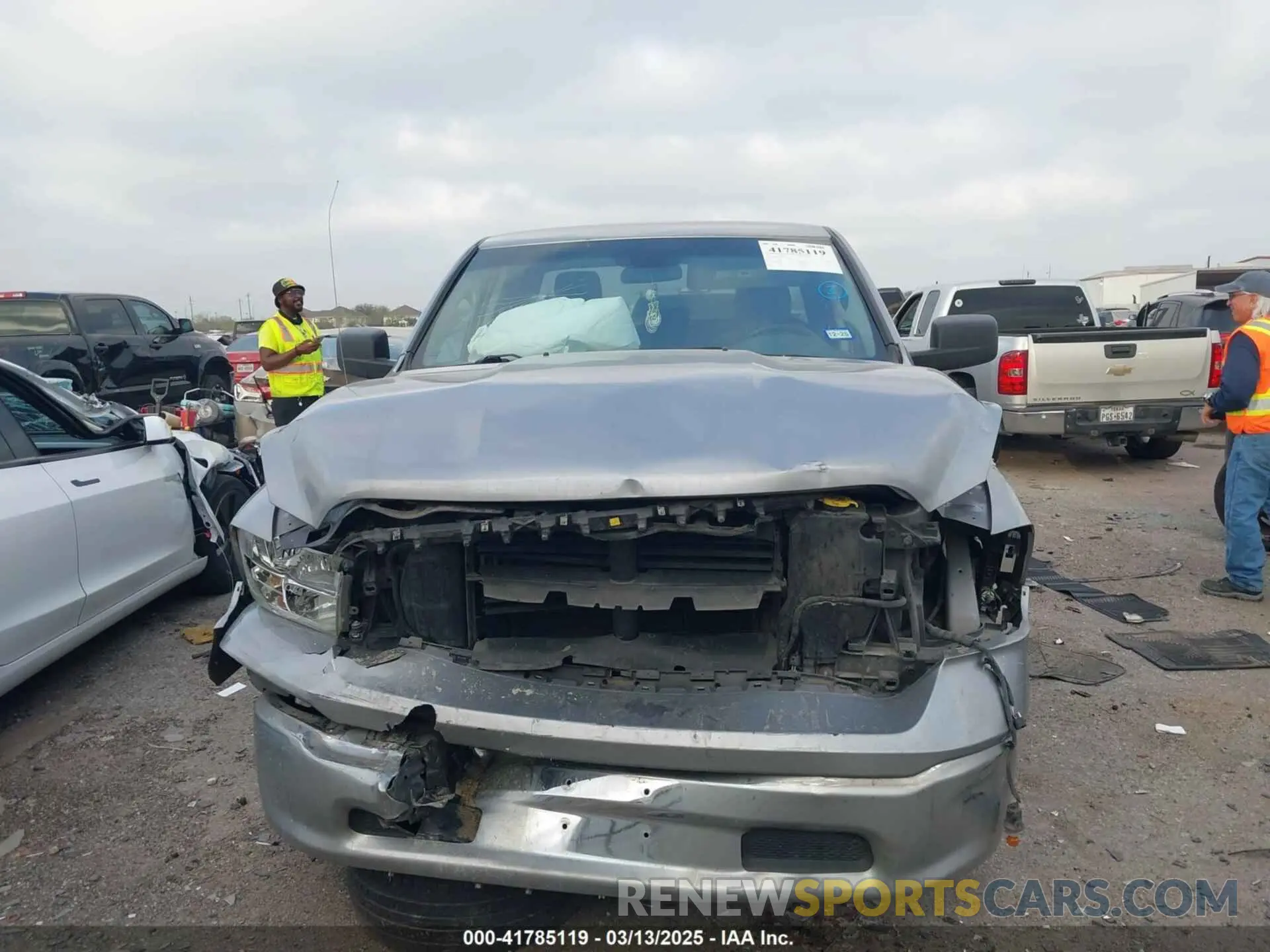 11 fotografías del automóvil dañado 1C6RR6FG1KS674435 RAM 1500 CLASSIC 2019