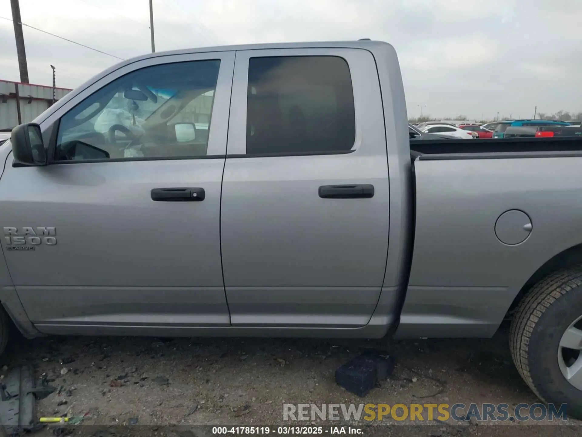 13 fotografías del automóvil dañado 1C6RR6FG1KS674435 RAM 1500 CLASSIC 2019