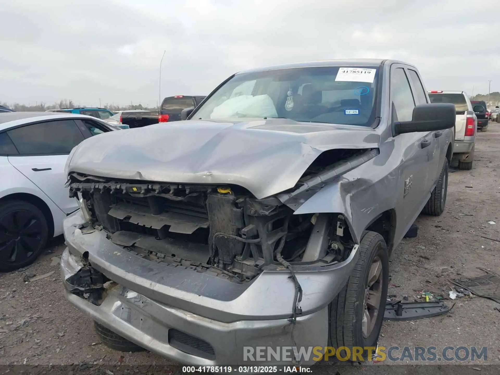 2 fotografías del automóvil dañado 1C6RR6FG1KS674435 RAM 1500 CLASSIC 2019