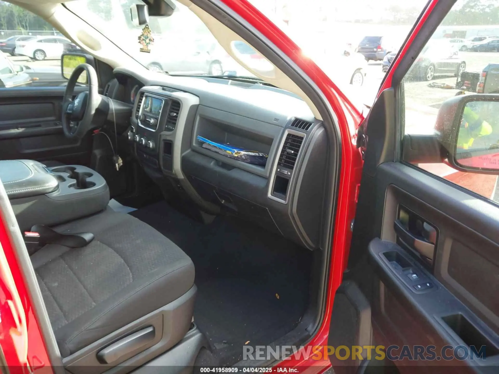 5 fotografías del automóvil dañado 1C6RR6FG2KS603678 RAM 1500 CLASSIC 2019