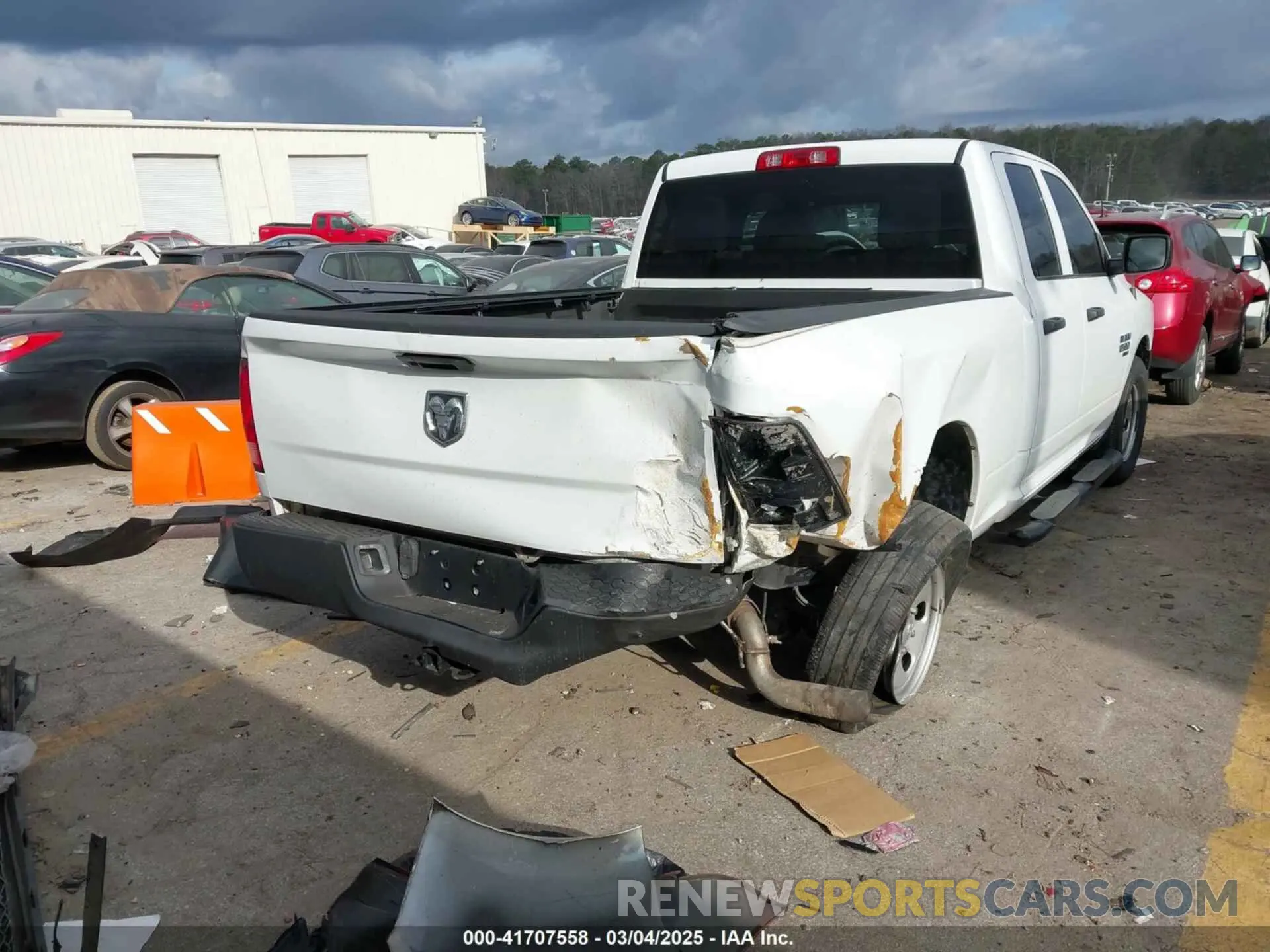 4 fotografías del automóvil dañado 1C6RR6FG4KS515764 RAM 1500 CLASSIC 2019