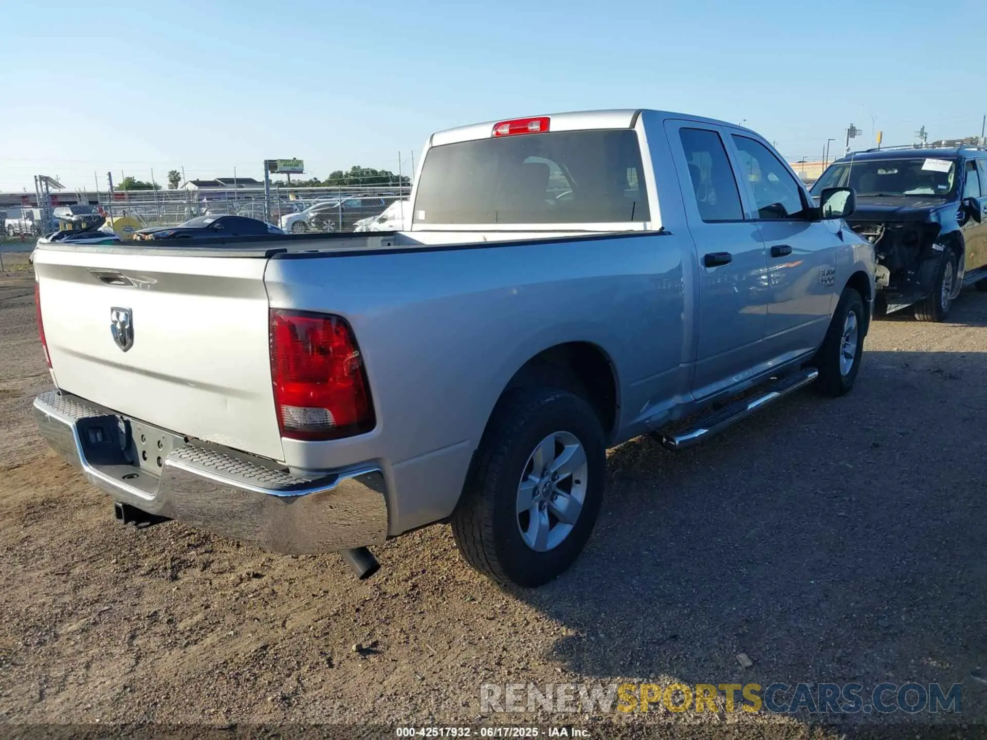 4 fotografías del automóvil dañado 1C6RR6FG4KS529969 RAM 1500 CLASSIC 2019