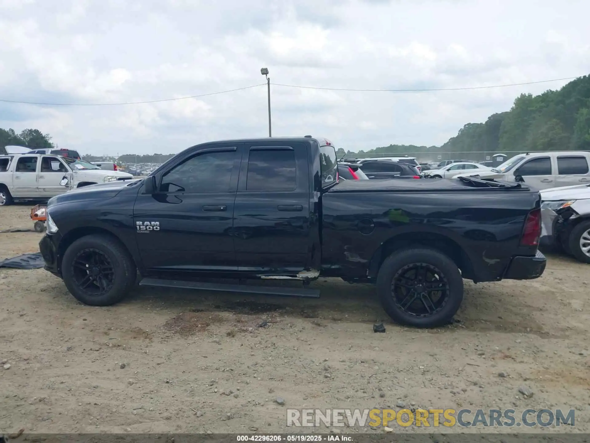 14 fotografías del automóvil dañado 1C6RR6FG5KS528684 RAM 1500 CLASSIC 2019