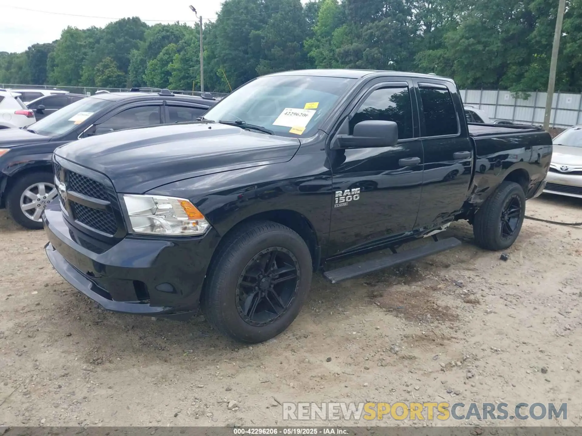 2 fotografías del automóvil dañado 1C6RR6FG5KS528684 RAM 1500 CLASSIC 2019