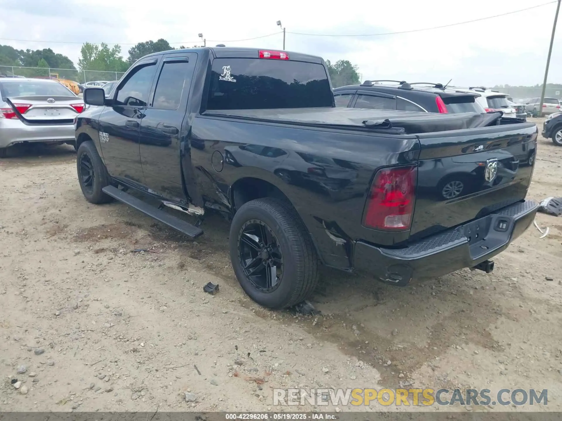 3 fotografías del automóvil dañado 1C6RR6FG5KS528684 RAM 1500 CLASSIC 2019