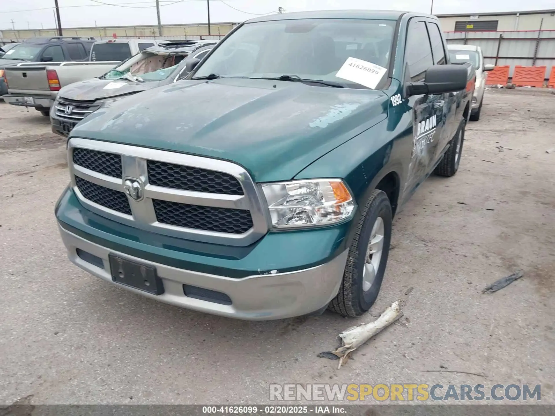 2 fotografías del automóvil dañado 1C6RR6FG5KS604551 RAM 1500 CLASSIC 2019
