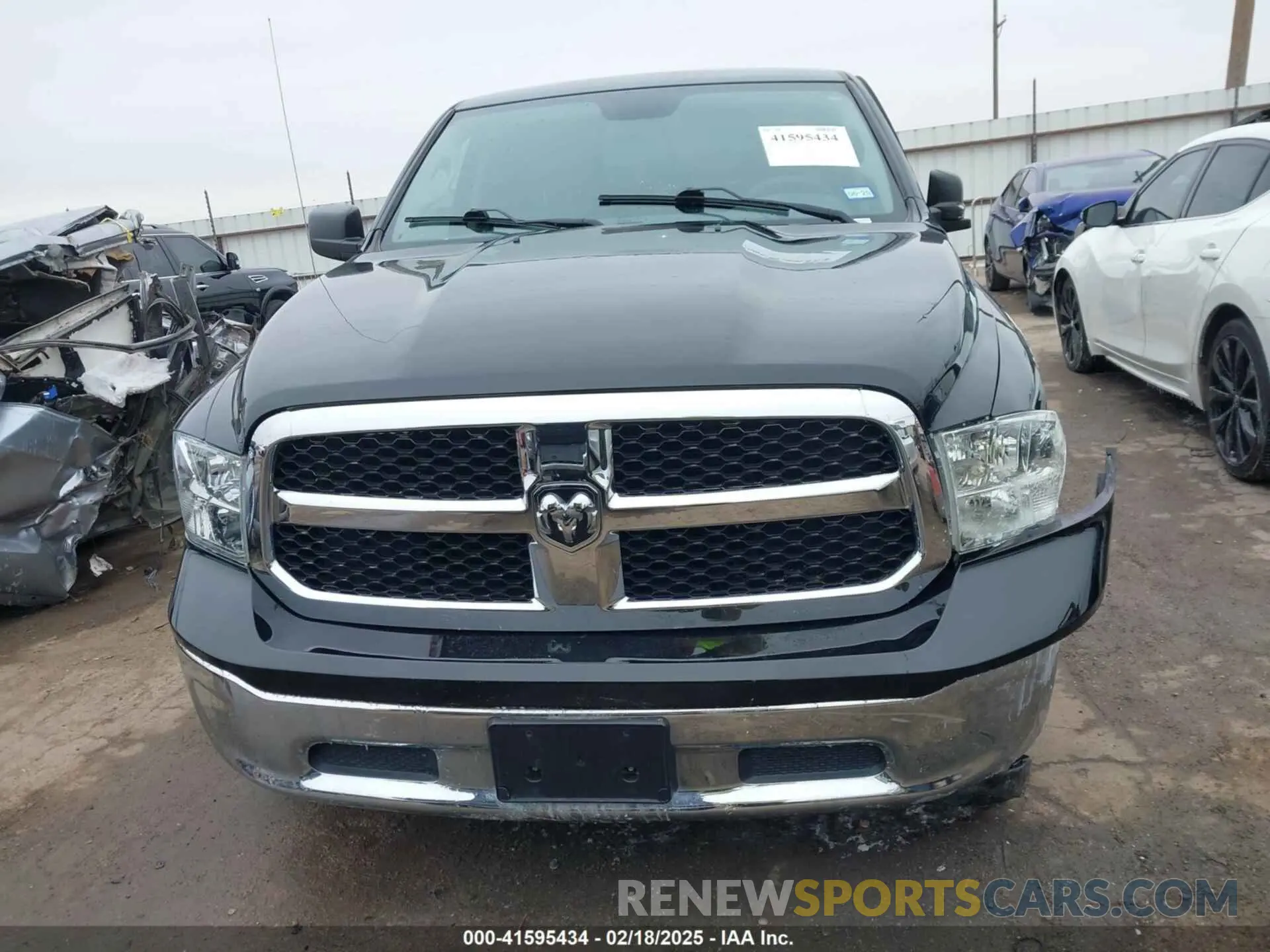 12 fotografías del automóvil dañado 1C6RR6FG6KS630446 RAM 1500 CLASSIC 2019