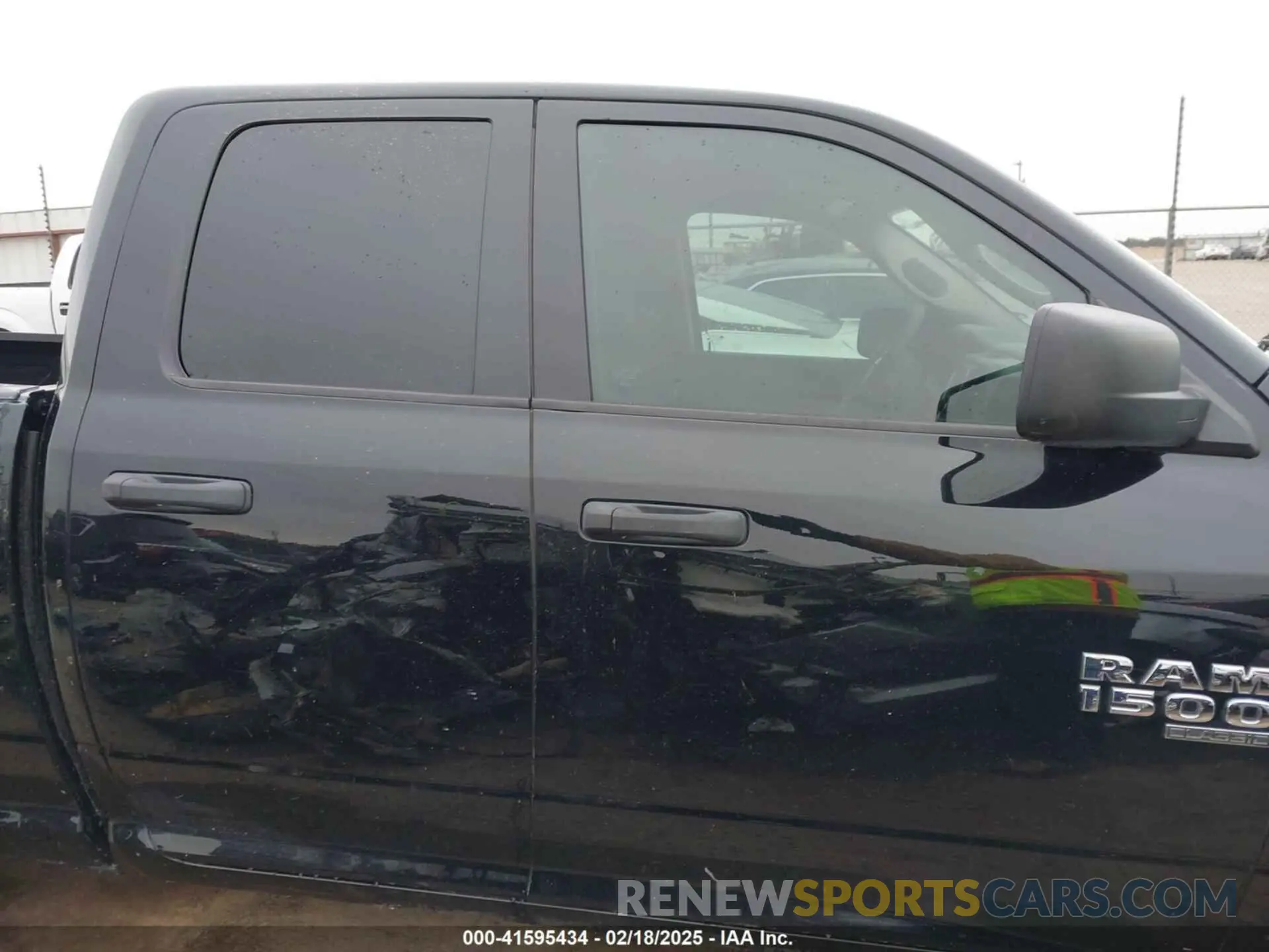 13 fotografías del automóvil dañado 1C6RR6FG6KS630446 RAM 1500 CLASSIC 2019