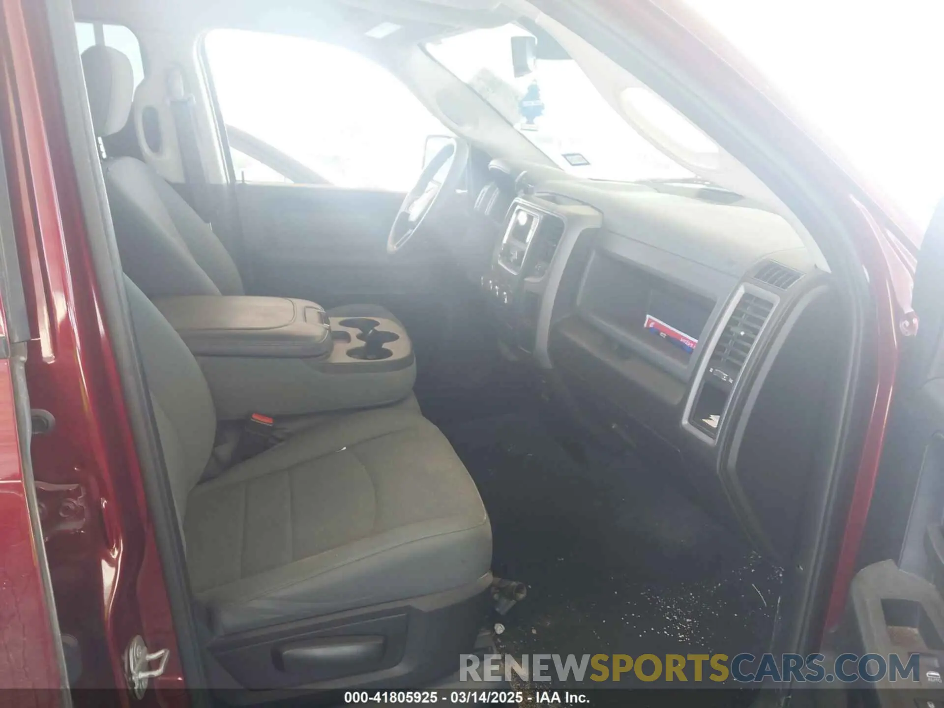 5 fotografías del automóvil dañado 1C6RR6FG7KS704795 RAM 1500 CLASSIC 2019