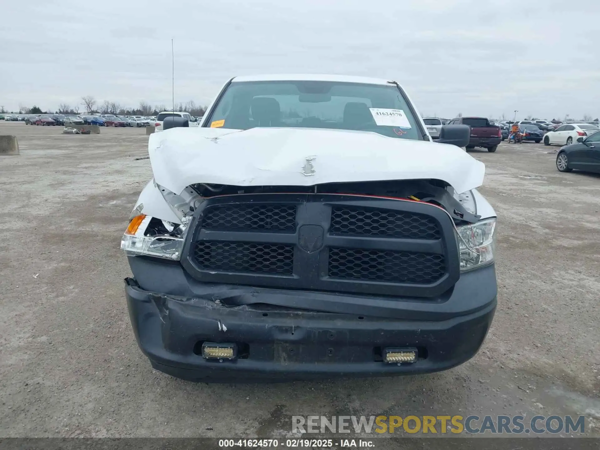 11 fotografías del automóvil dañado 1C6RR6FG9KS581436 RAM 1500 CLASSIC 2019