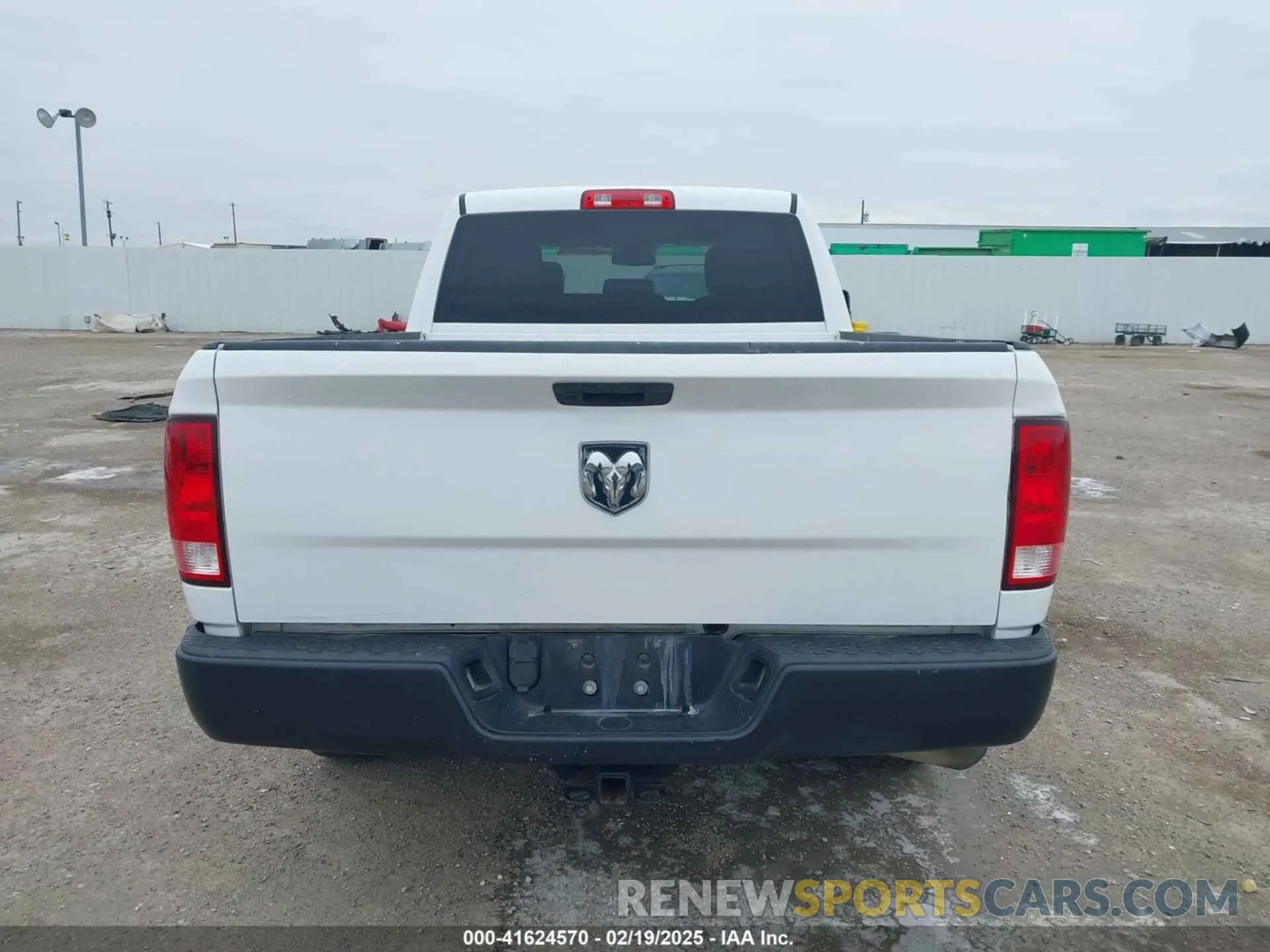 15 fotografías del automóvil dañado 1C6RR6FG9KS581436 RAM 1500 CLASSIC 2019