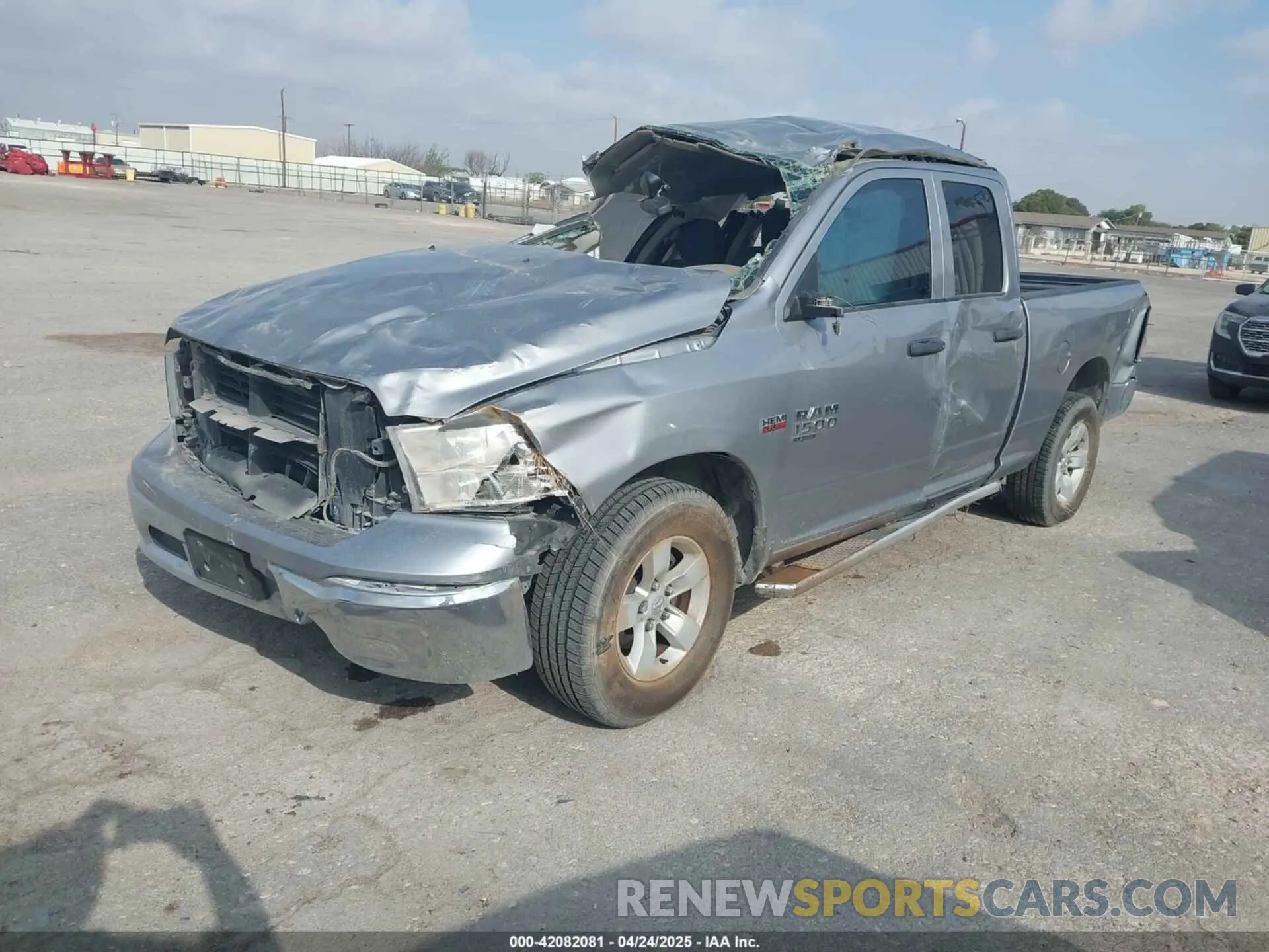 2 fotografías del automóvil dañado 1C6RR6FT0KS723363 RAM 1500 CLASSIC 2019