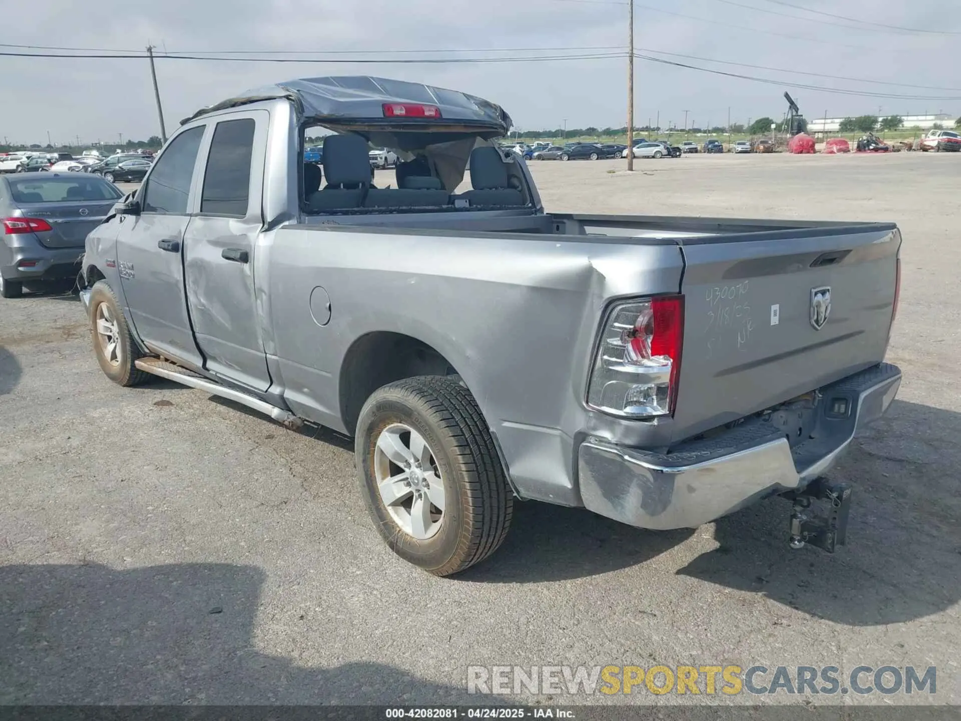 3 fotografías del automóvil dañado 1C6RR6FT0KS723363 RAM 1500 CLASSIC 2019