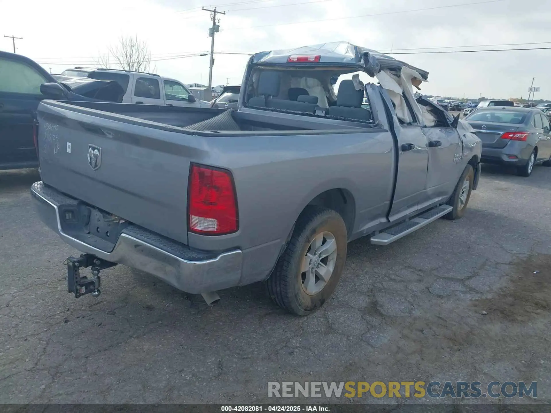 4 fotografías del automóvil dañado 1C6RR6FT0KS723363 RAM 1500 CLASSIC 2019