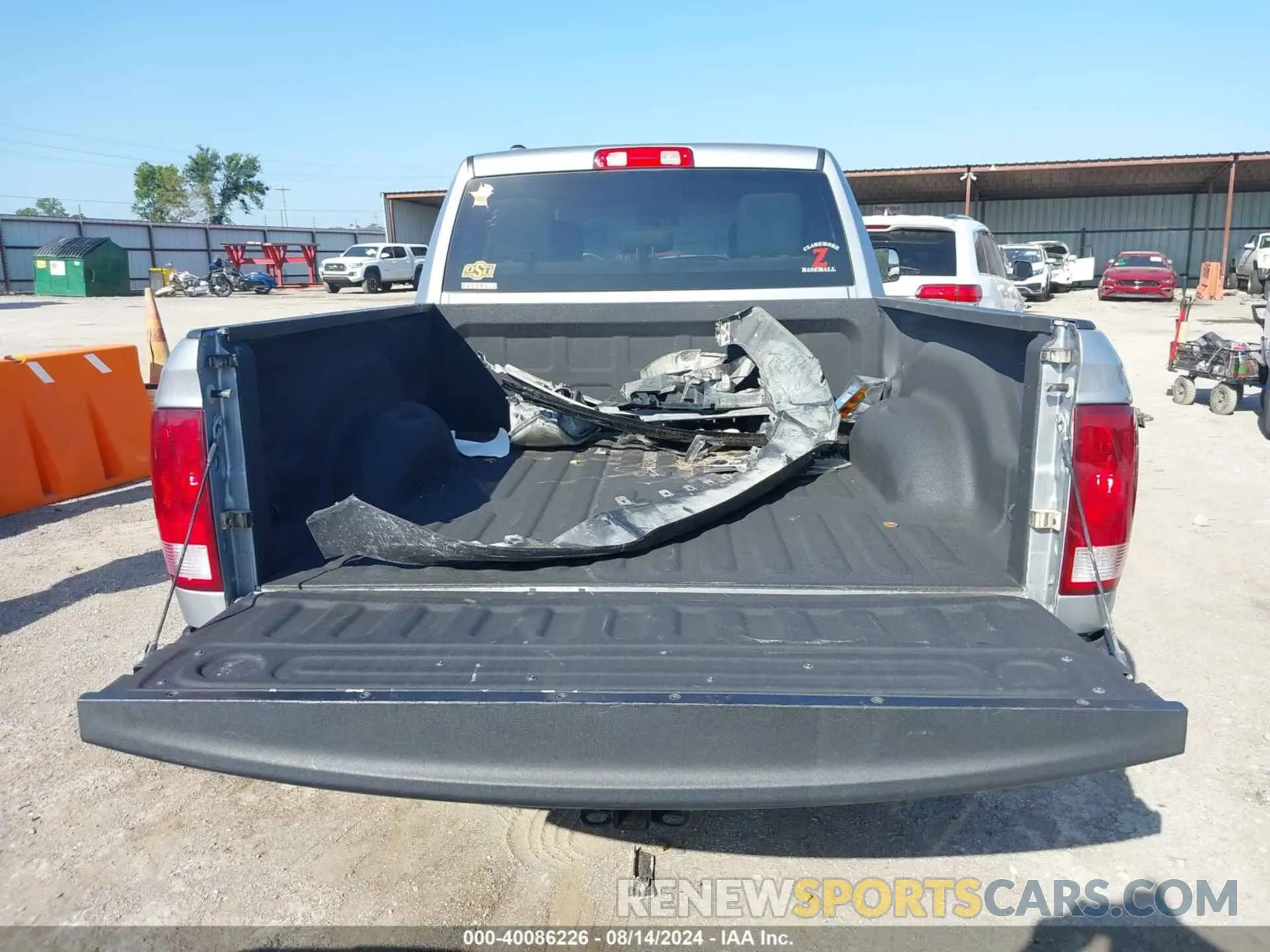 15 fotografías del automóvil dañado 1C6RR6FT2KS710467 RAM 1500 CLASSIC 2019