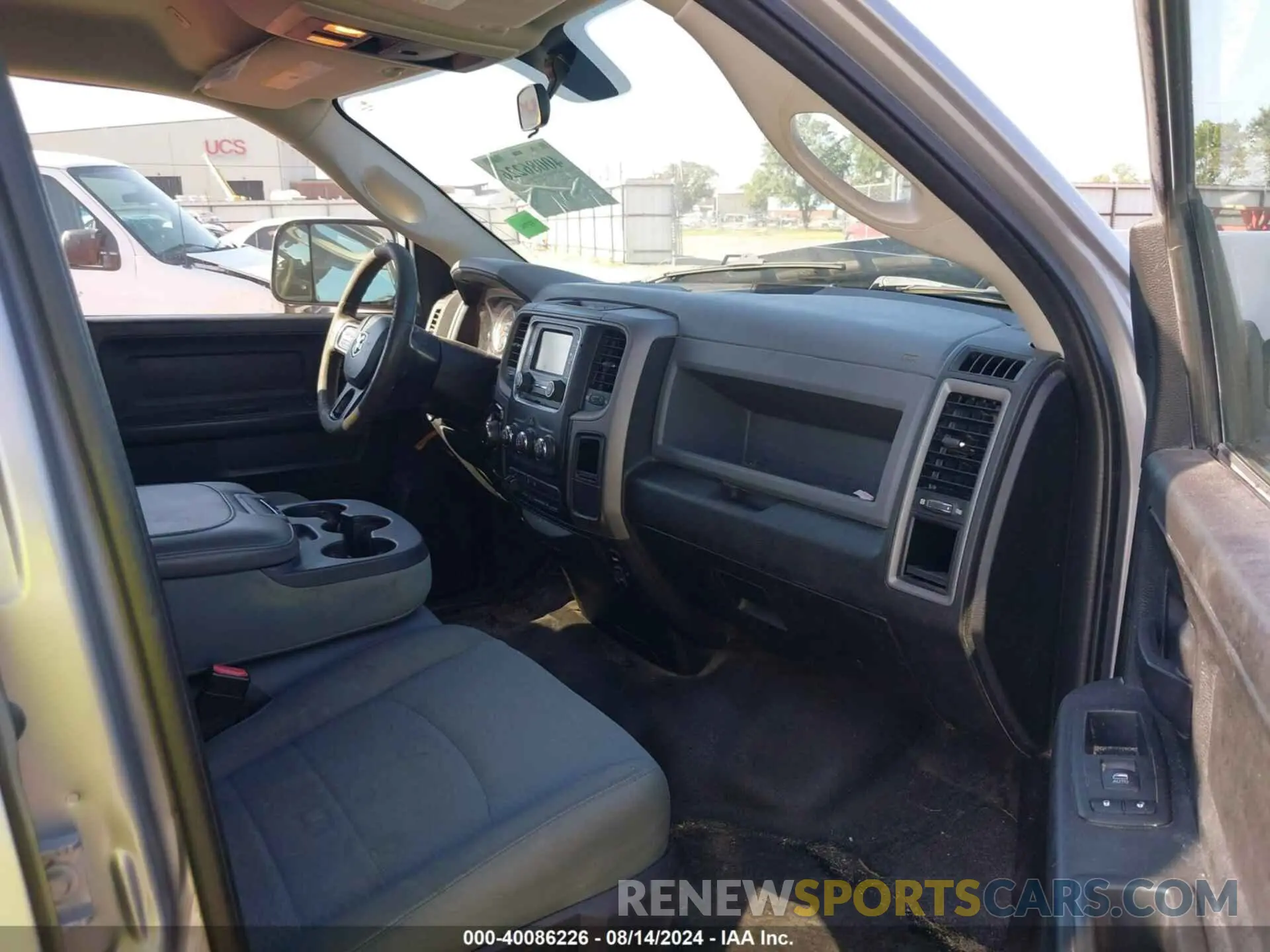 5 fotografías del automóvil dañado 1C6RR6FT2KS710467 RAM 1500 CLASSIC 2019
