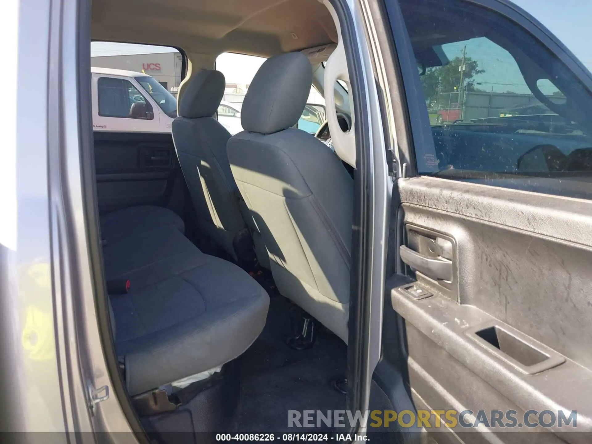 8 fotografías del automóvil dañado 1C6RR6FT2KS710467 RAM 1500 CLASSIC 2019