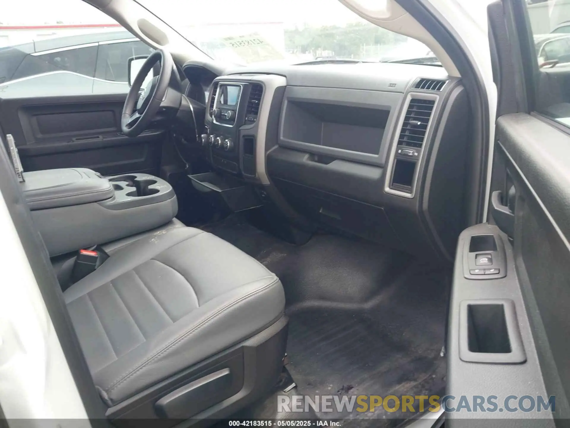5 fotografías del automóvil dañado 1C6RR6FT5KS622433 RAM 1500 CLASSIC 2019