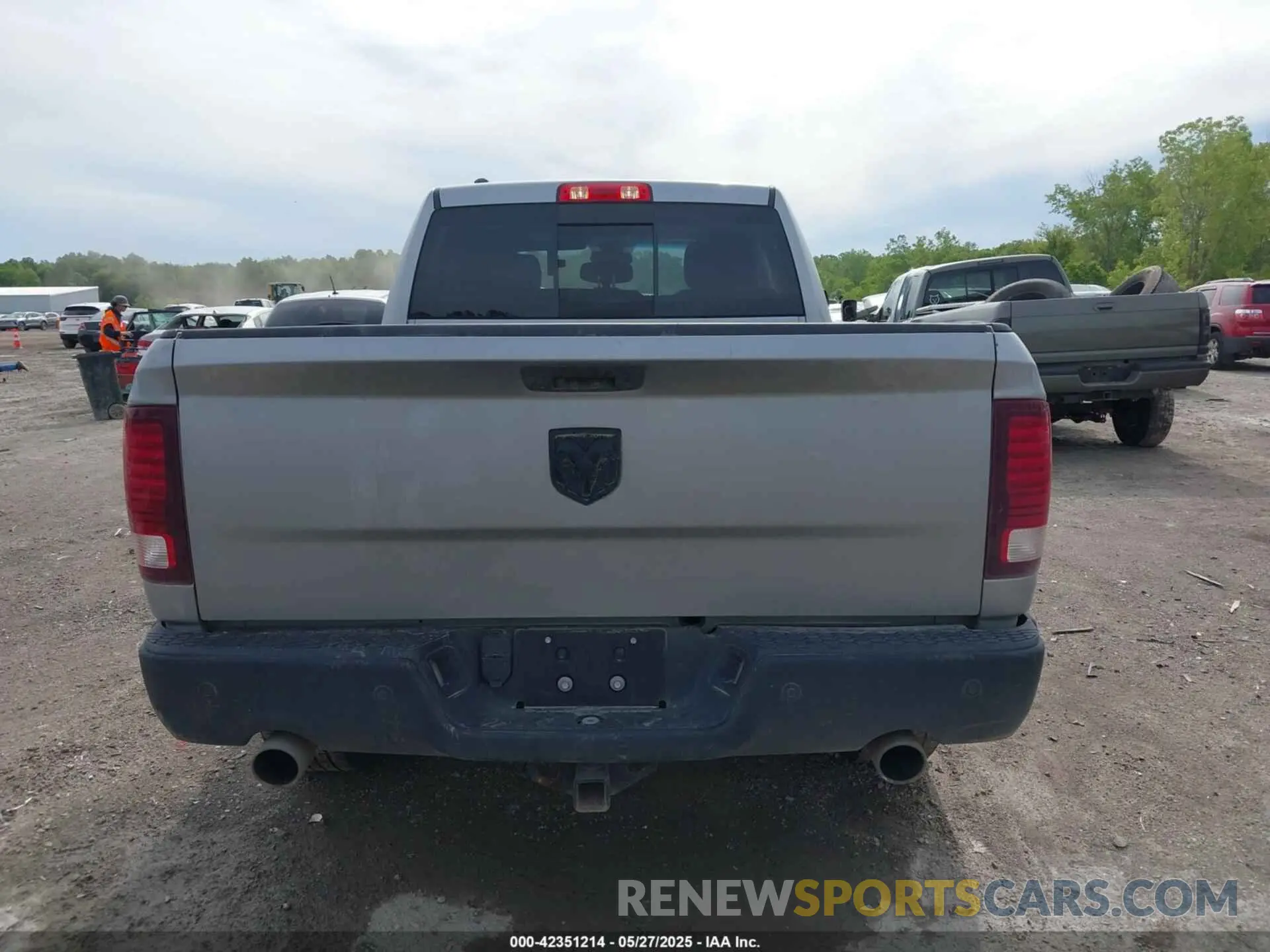 16 fotografías del automóvil dañado 1C6RR6GT6KS722779 RAM 1500 CLASSIC 2019