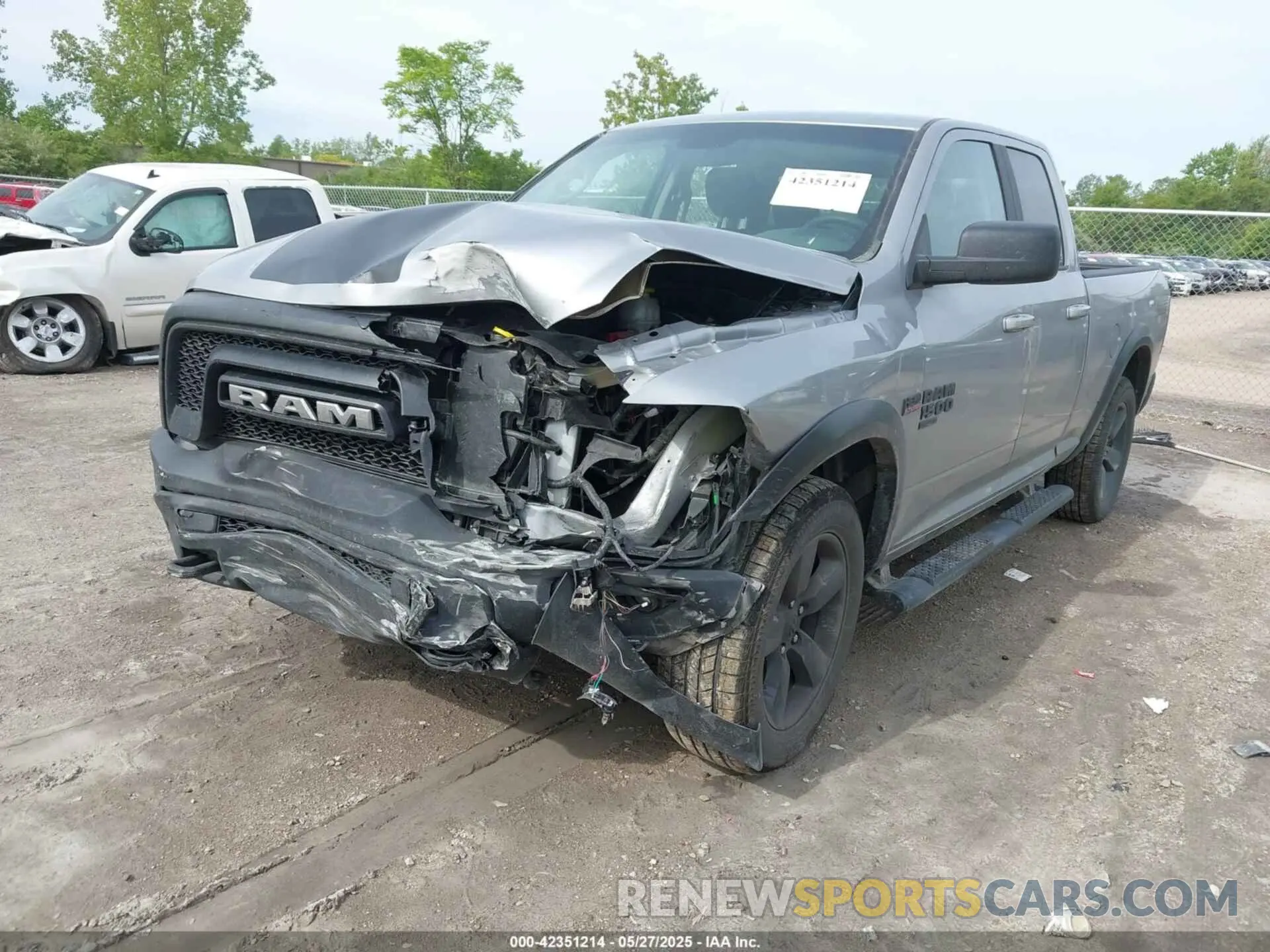 2 fotografías del automóvil dañado 1C6RR6GT6KS722779 RAM 1500 CLASSIC 2019