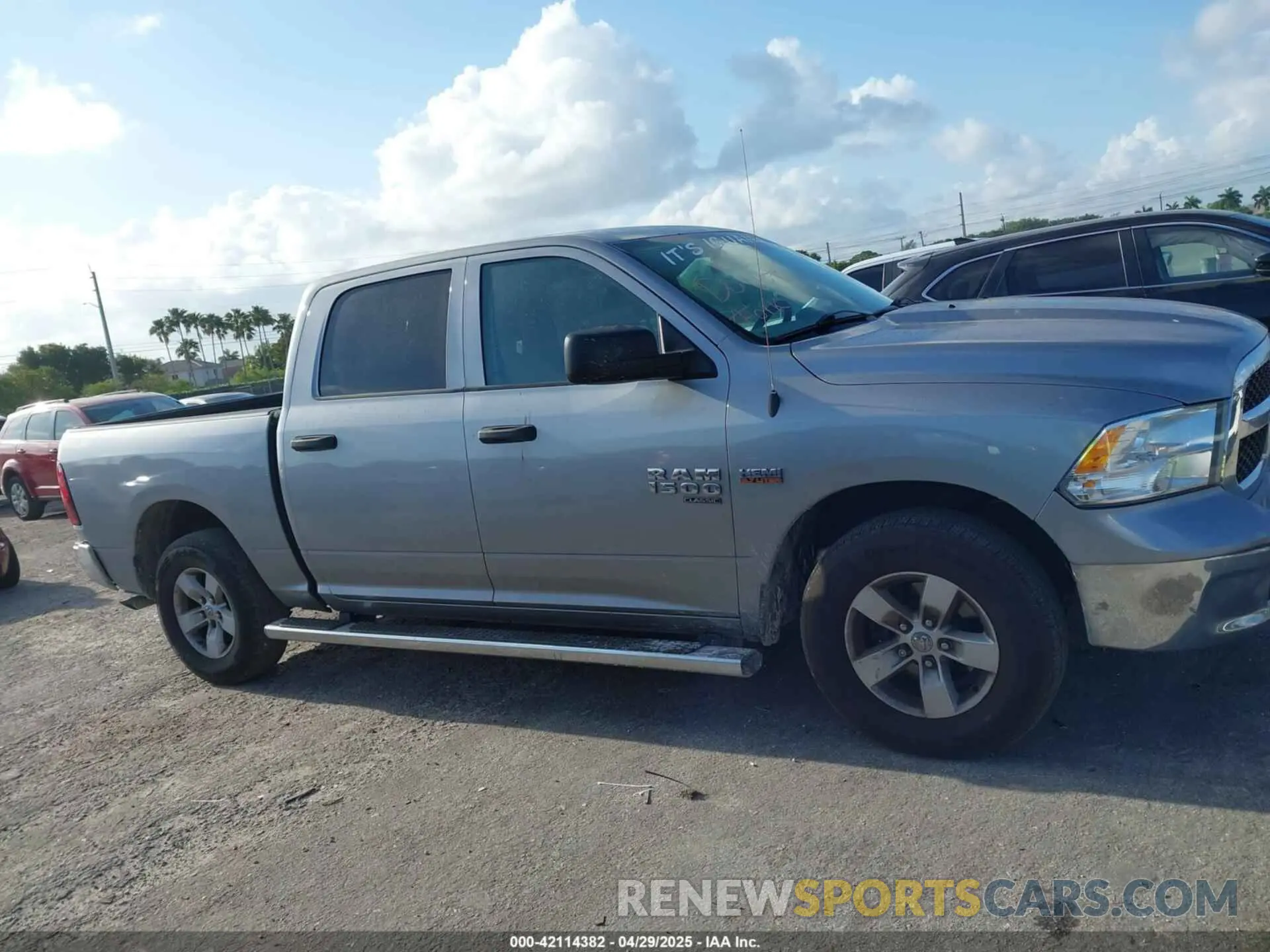 13 fotografías del automóvil dañado 1C6RR6KT1KS746771 RAM 1500 CLASSIC 2019