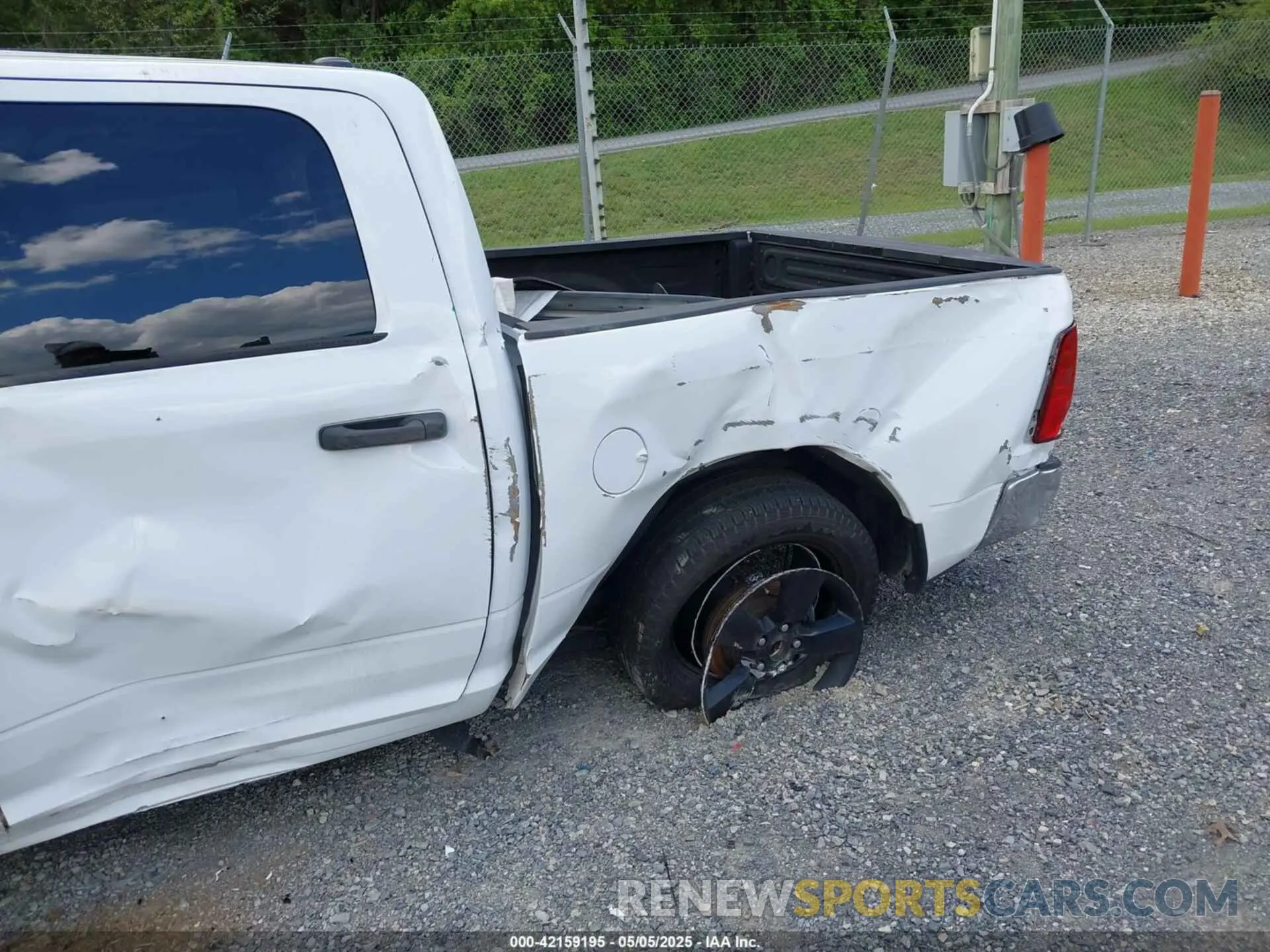 13 fotografías del automóvil dañado 1C6RR6KT5KS552244 RAM 1500 CLASSIC 2019
