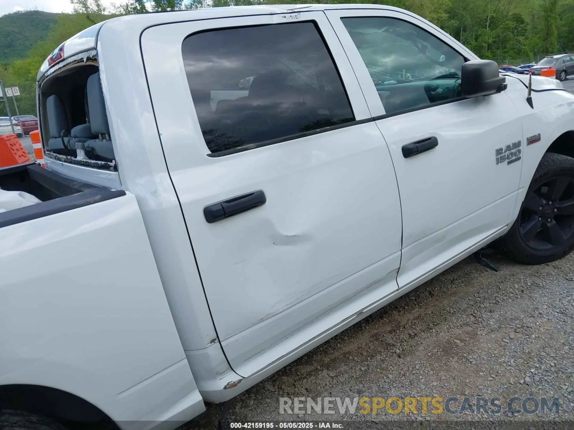 14 fotografías del automóvil dañado 1C6RR6KT5KS552244 RAM 1500 CLASSIC 2019